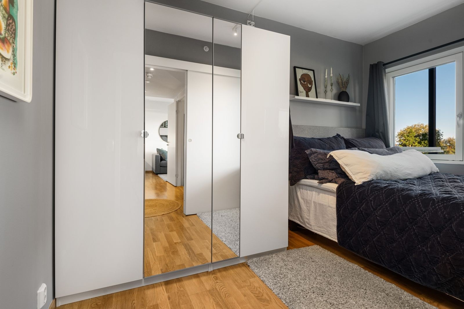 Soverommet måler hele 8 m², her er det god plass til både dobbeltseng og garderobeskap. Galleribilde