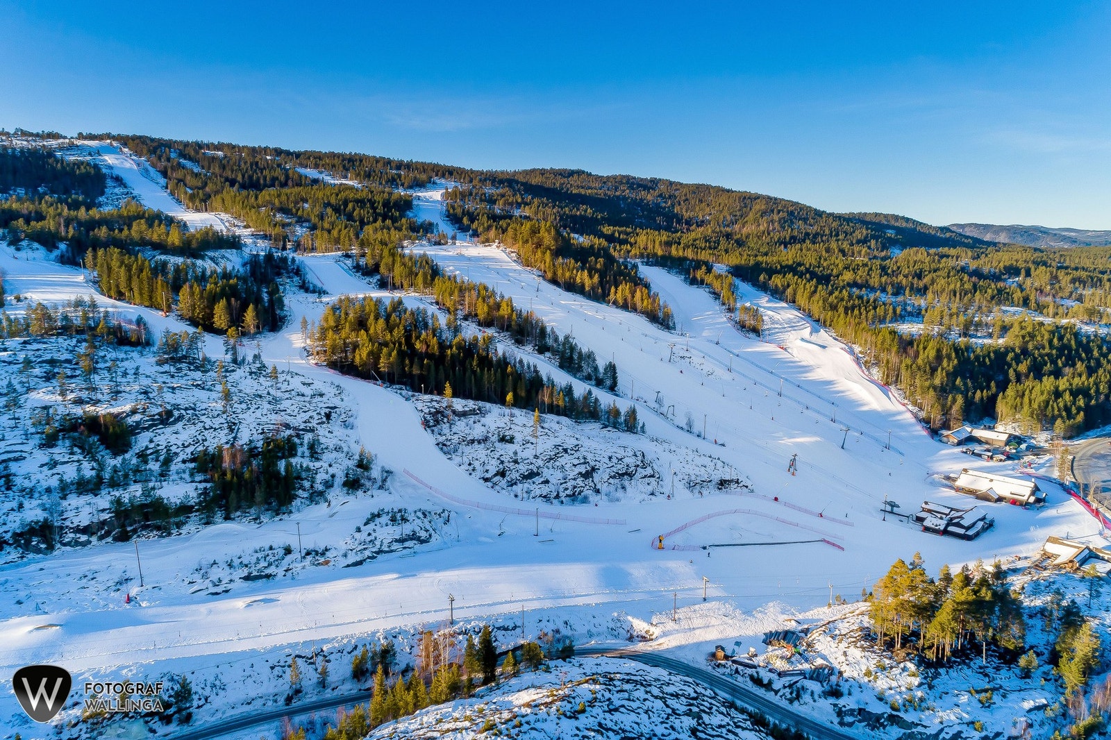 Med 12 km nedfarter, en 4-seters ekspressheis, og aktiviteter både sommer og vinter. Galleribilde