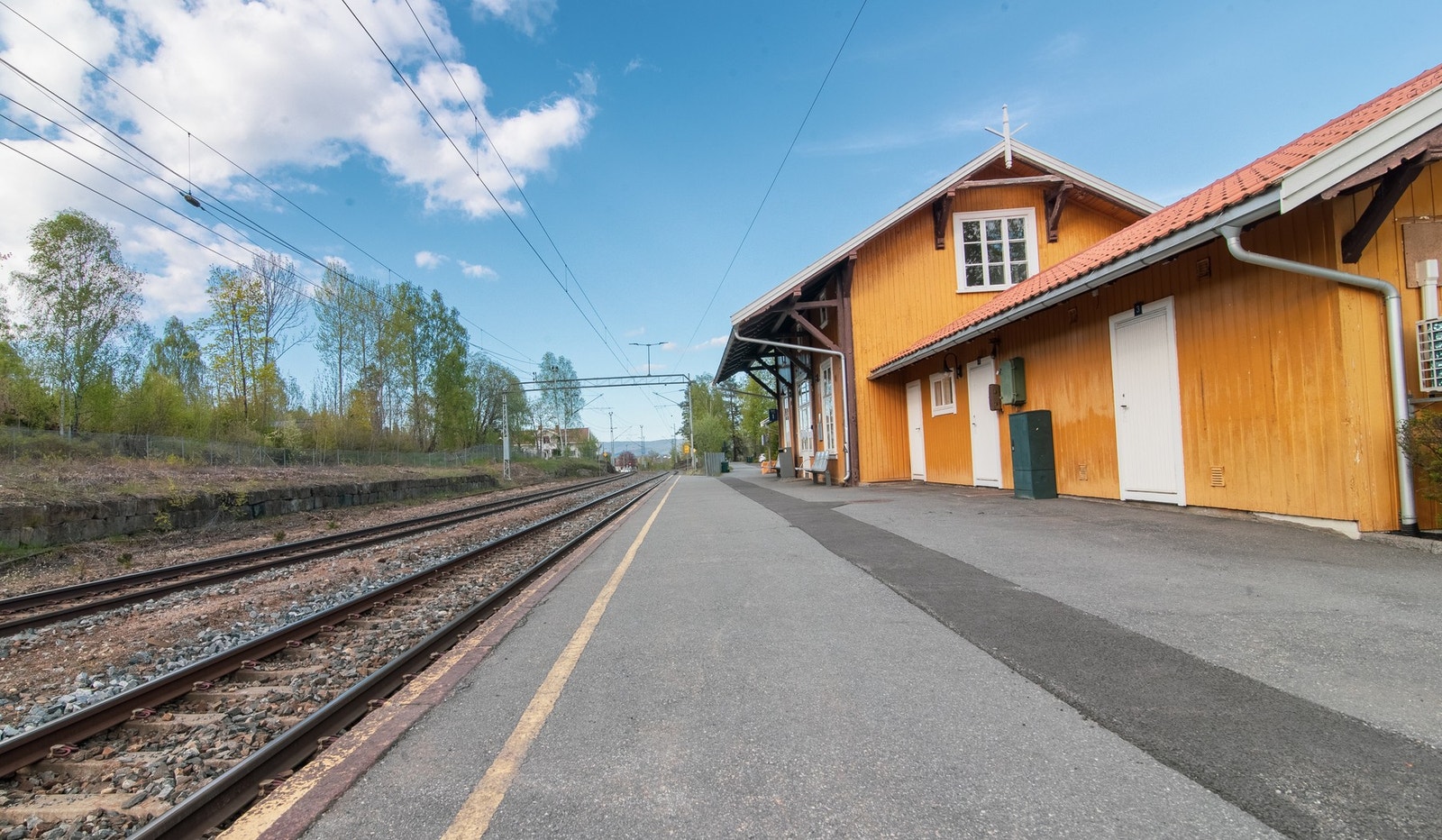Togturen fra Darbu til Kongsberg er på ca. 22 minutter, til Drammen ca. 36 minutter og til Oslo ca. 1 time og 17 minutter. Galleribilde
