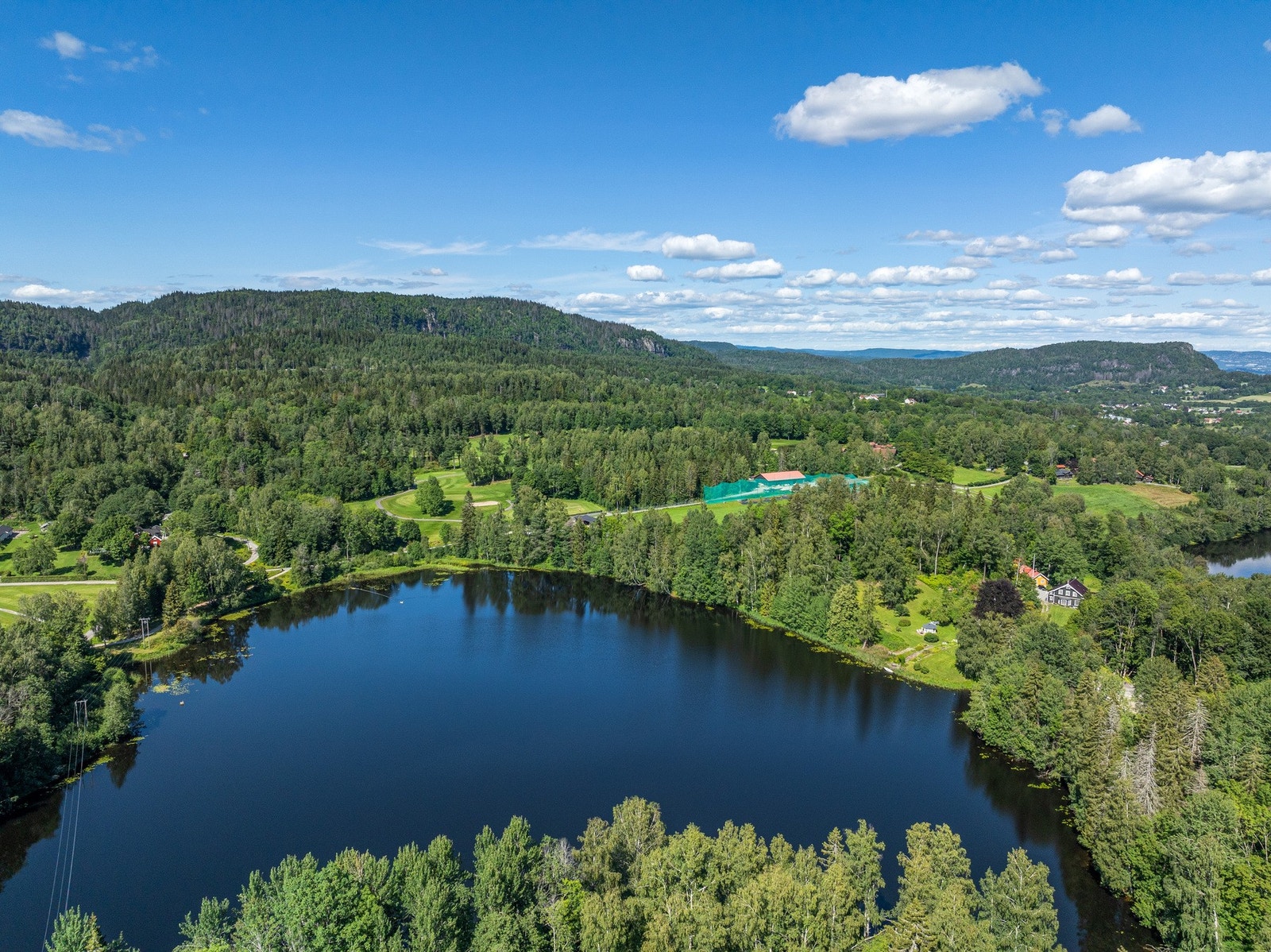 Det er flere populære badvann i nærområdet. Galleribilde