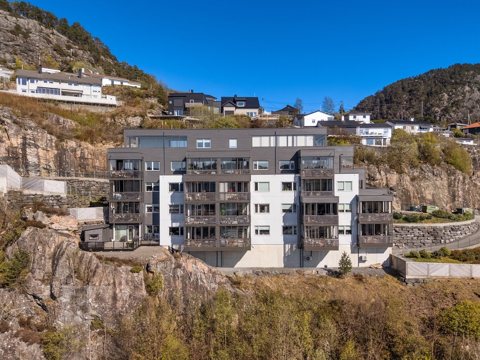 Sameiet består av 3 blokker fordelt på 54 leiligheter. Galleribilde