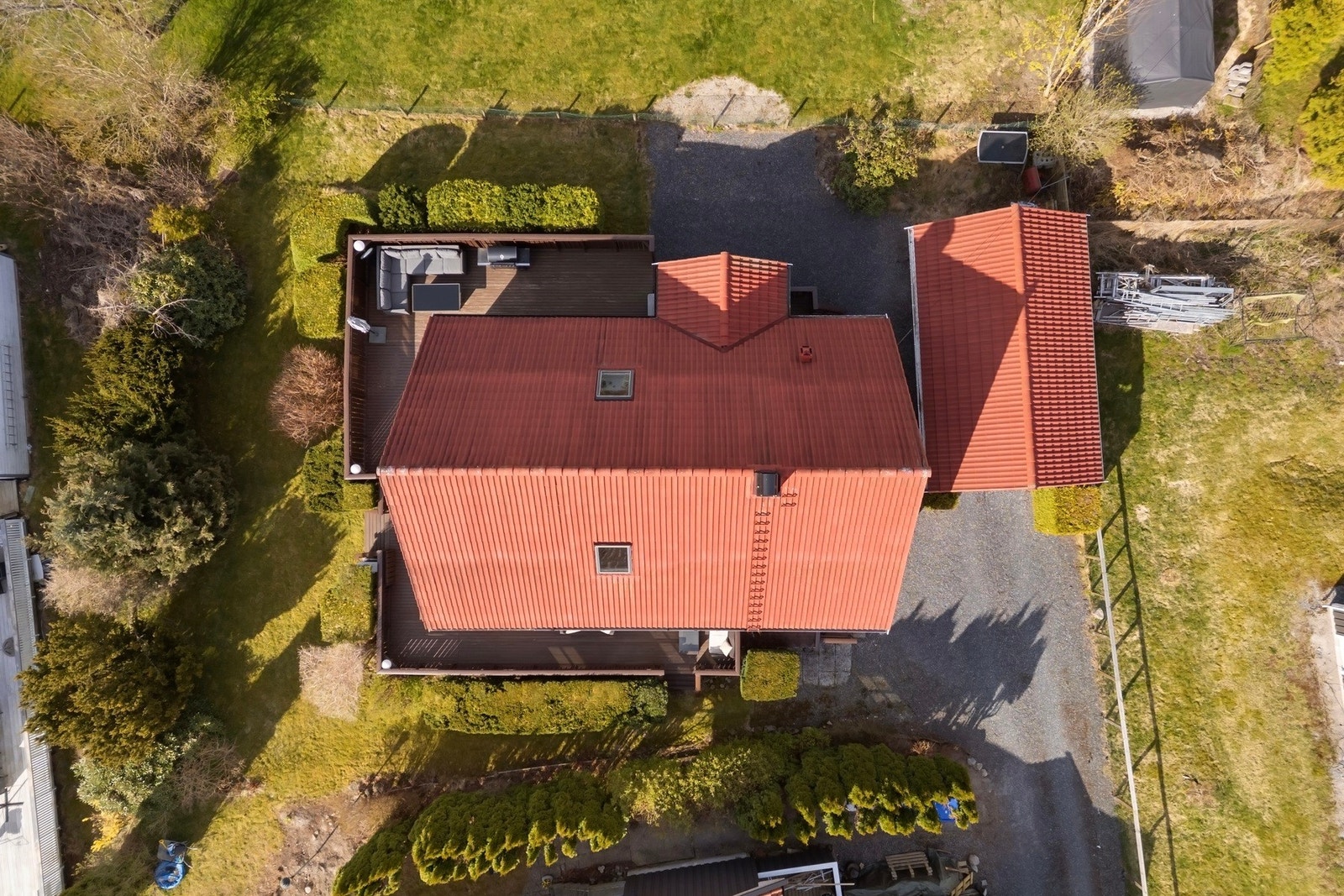 Fin og solrik tomt. Galleribilde