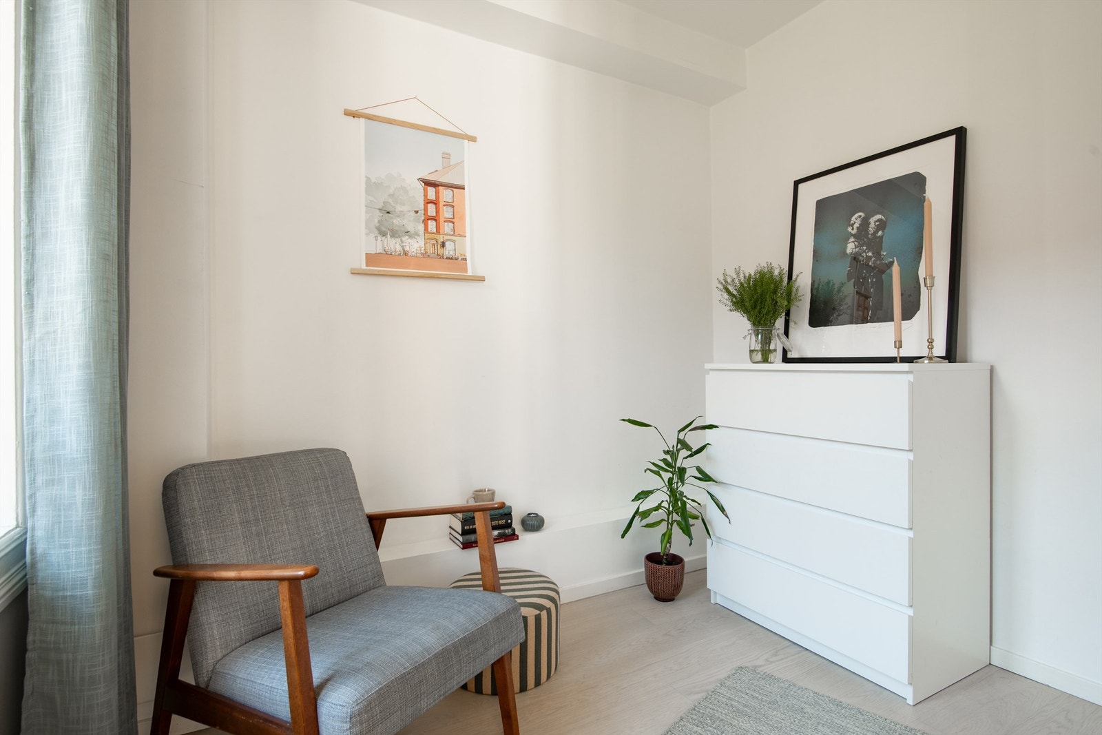 Dagens eier har også hatt dobbeltseng på rommet, men rommet kan også benyttes som hjemmekontor, hobbyrom o.l. ved ønske. Galleribilde