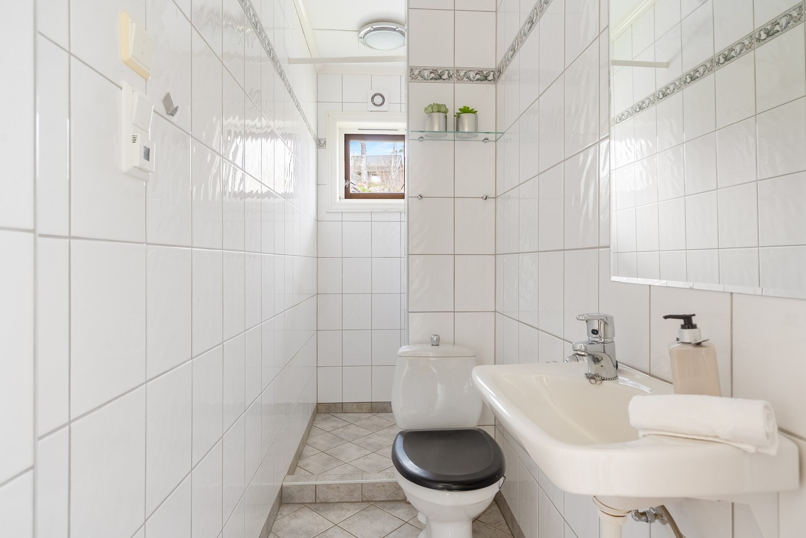 Dusjbad med adkomst fra hall Galleribilde