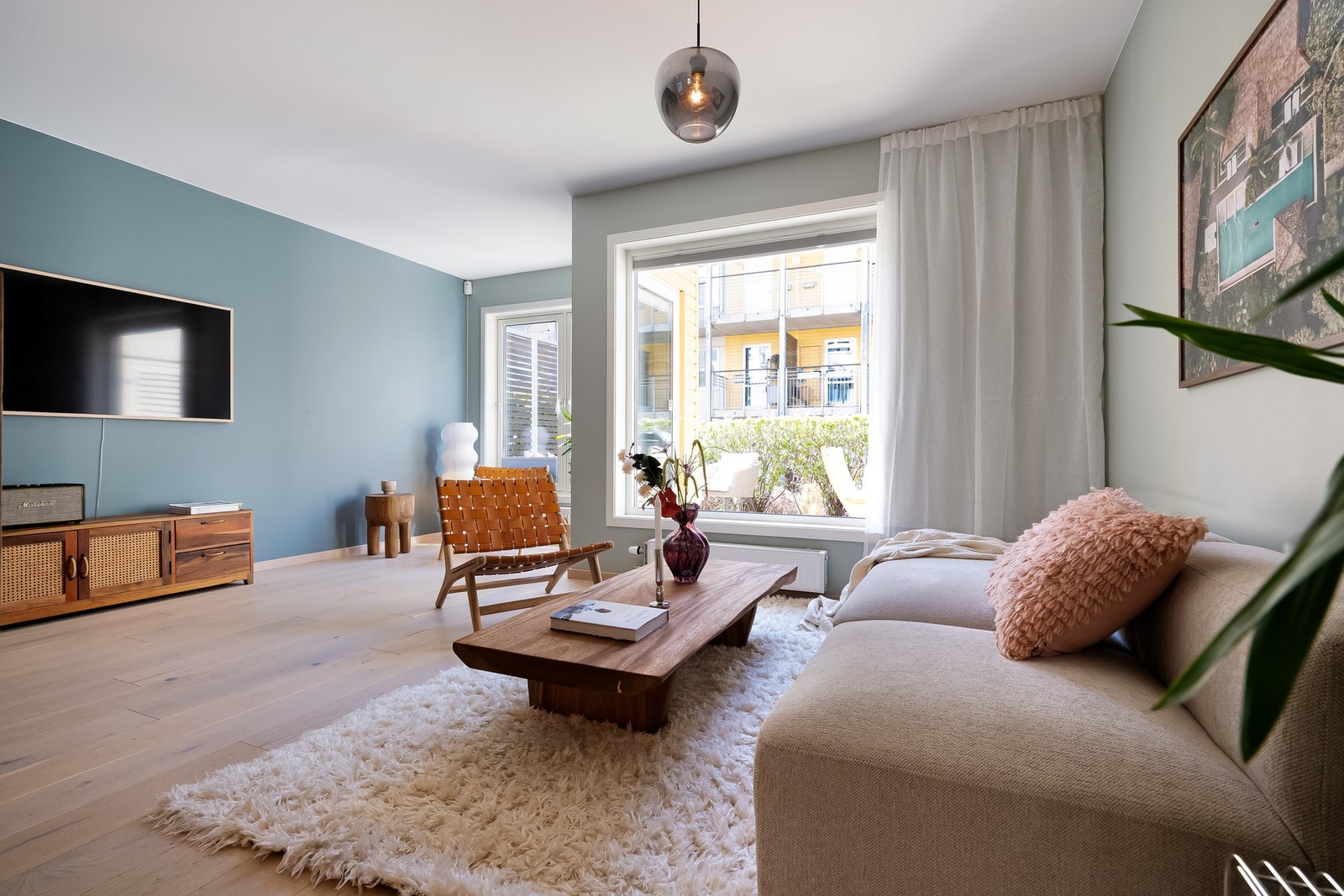 Varmtvann og fyring (a-konto), samt tv og bredbånd er inkludert i felleskostnadene. Galleribilde