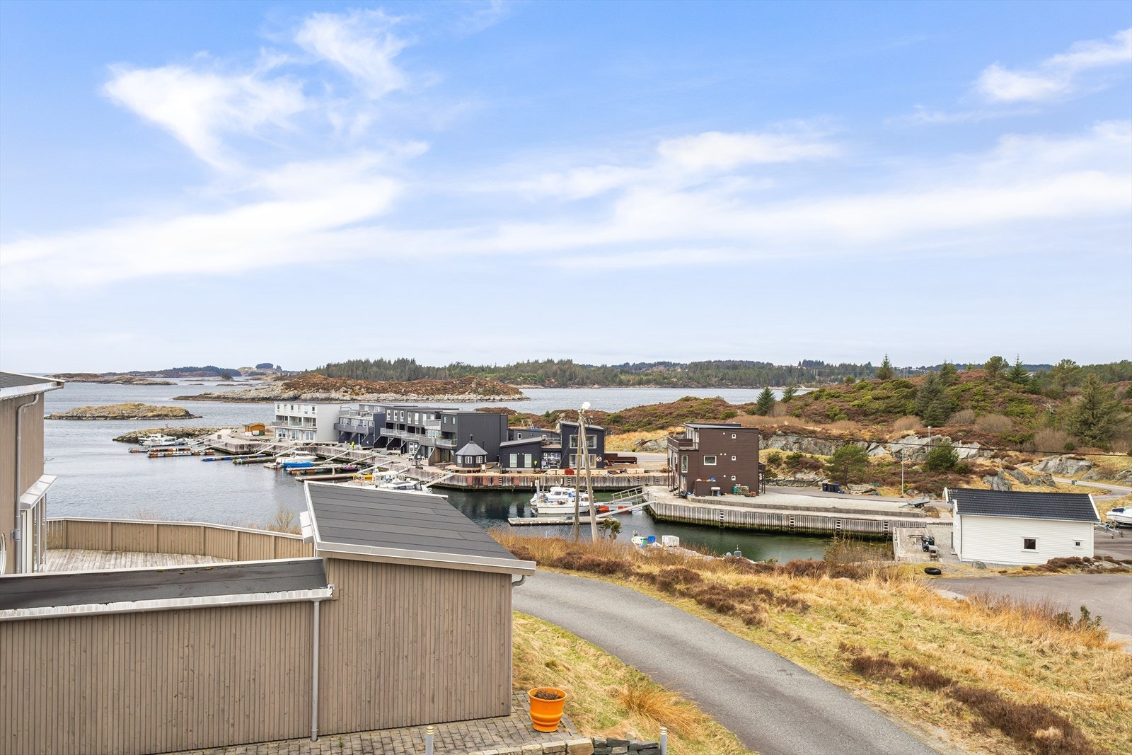 - Her kan du nyte solen til langt ut på kvelden i nydelige omgivelser - Galleribilde