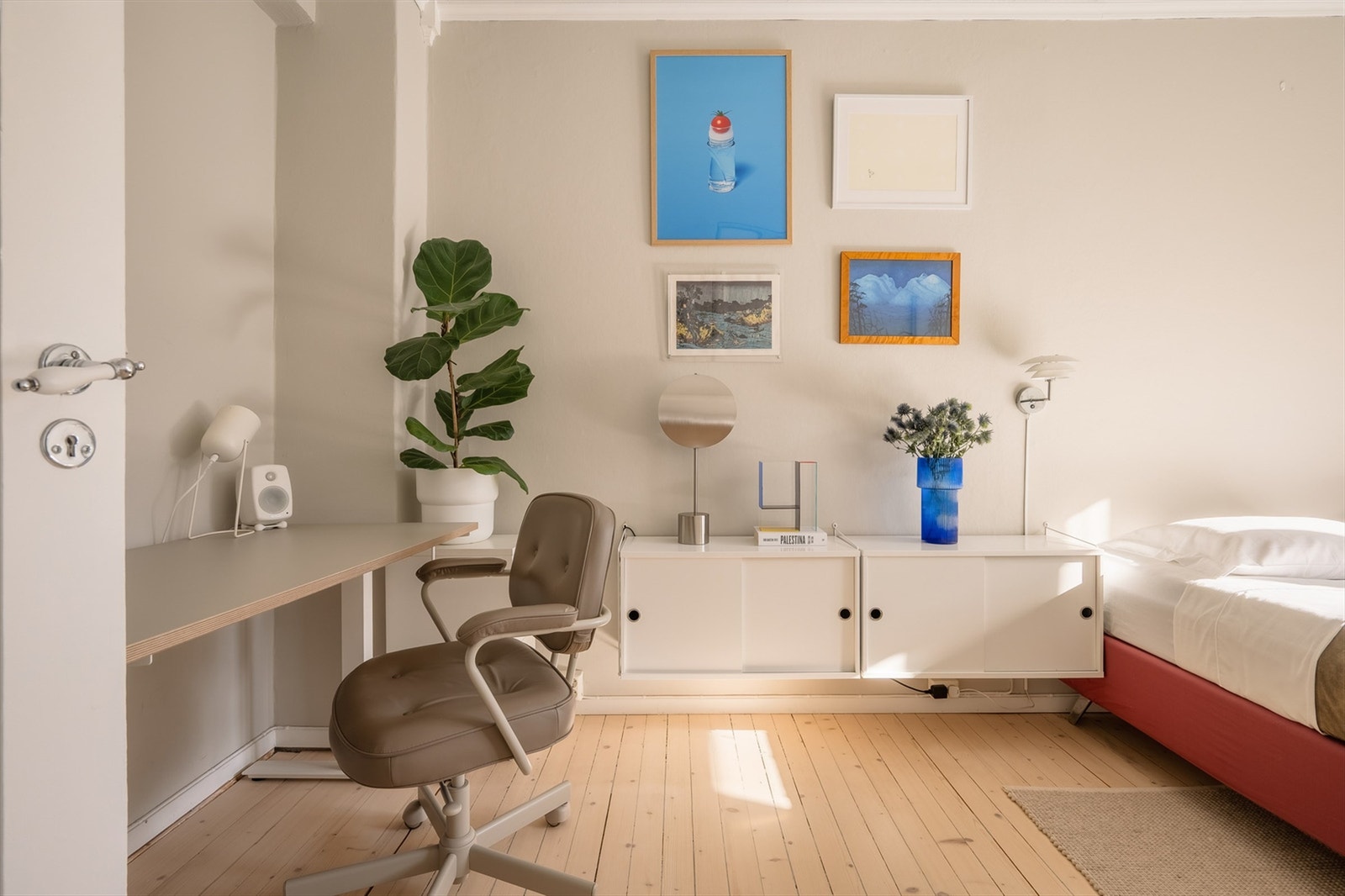 Sindre Nyhus v/ Krogsveen Løren har gleden av å presentere denne meget sjarmerende 2-roms leiligheten! Galleribilde