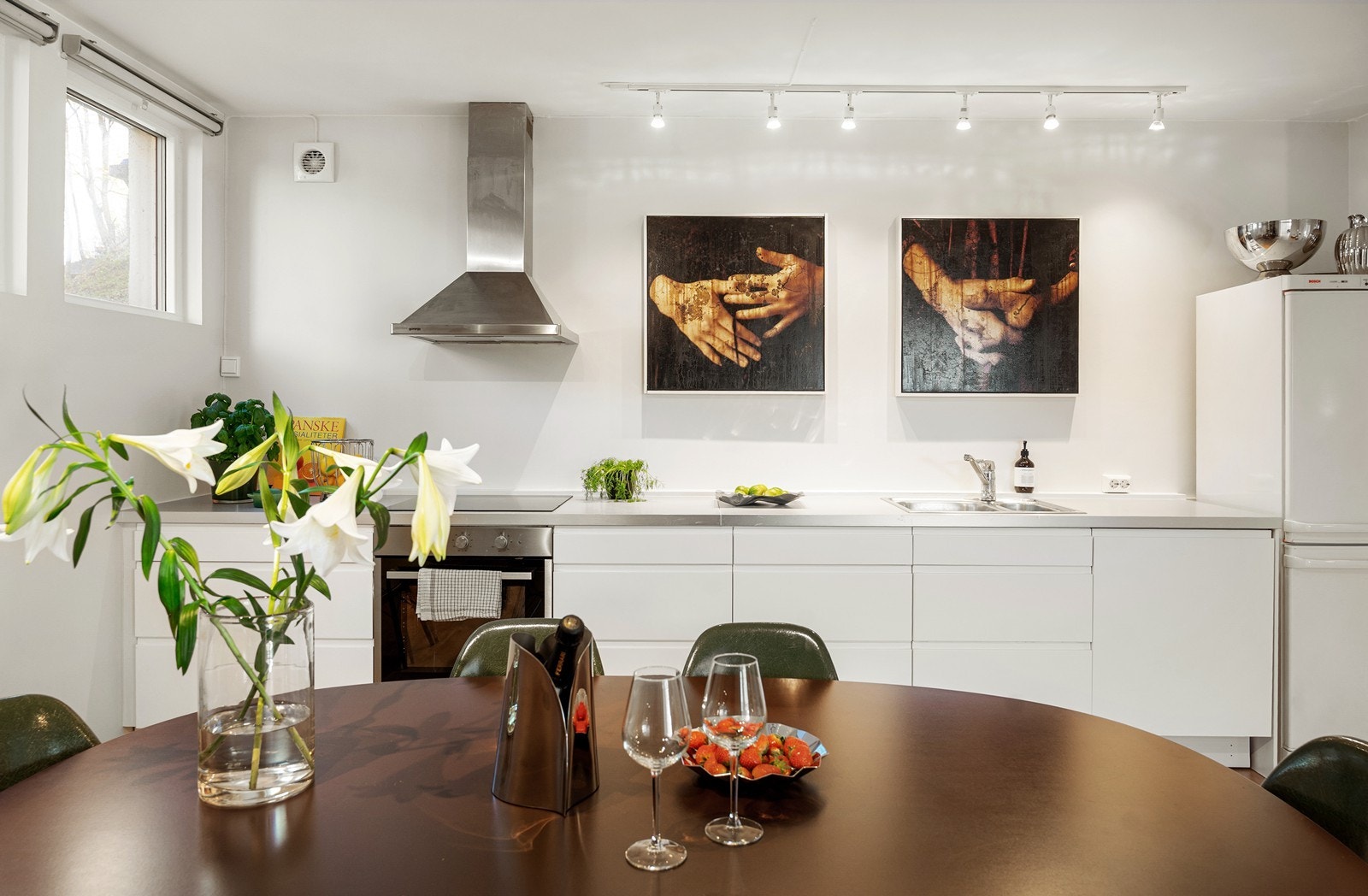 Vinduene på kjøkkenet er fra 2019 Galleribilde