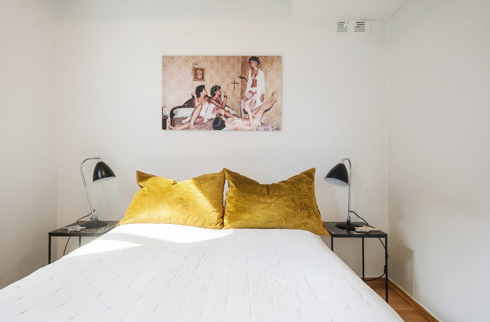 Soverom med plass til dobbelseng Galleribilde