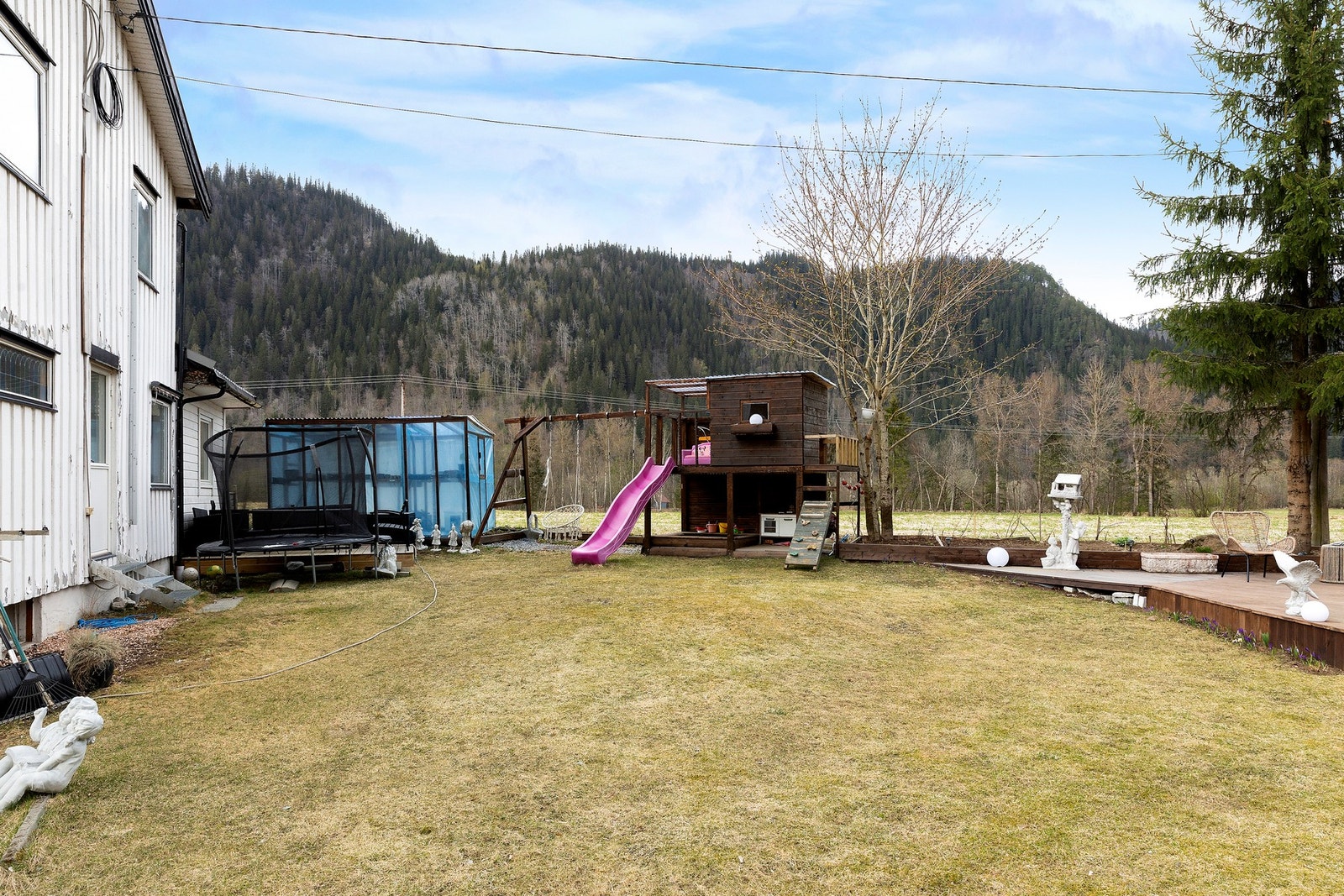 Flat og pent opparbeidet hage Galleribilde