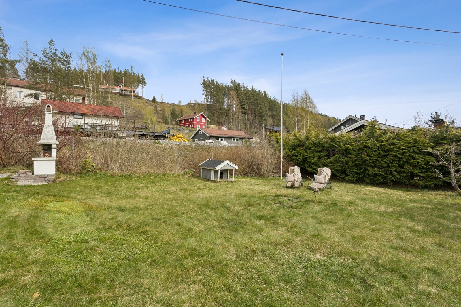 Utvendig hage som er perfekt for barna og eventuelt de firbeinte i familien. Galleribilde