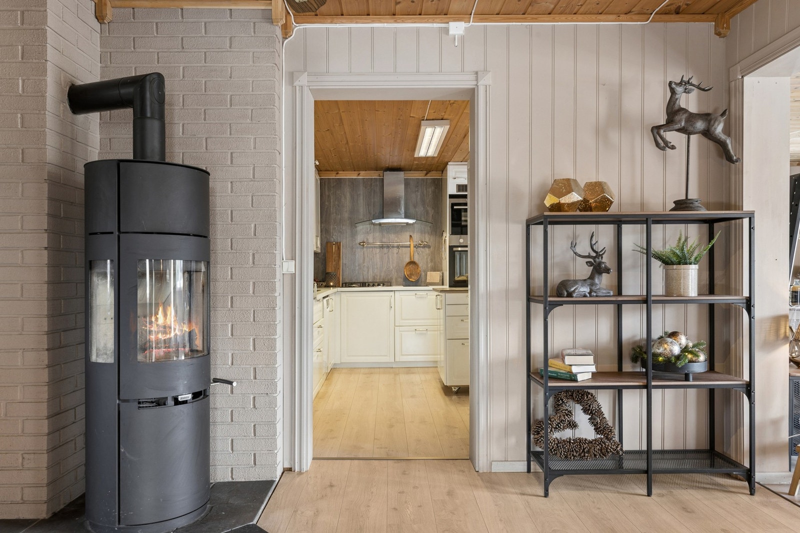 Peisen bidrar til ekstra varme og hygge på kalde vinterdager. Galleribilde