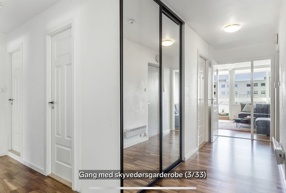 Gang med skyvedørsgarderobe Galleribilde