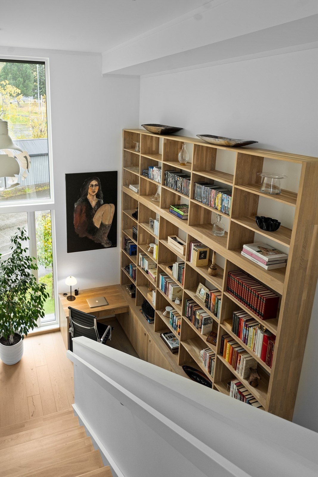 Lekker trappeoppgang med svært god takhøyde. Galleribilde
