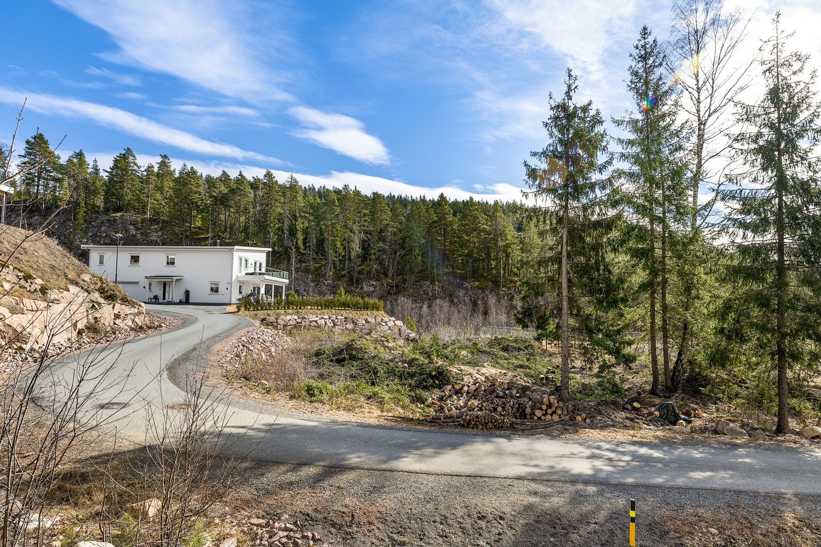 Området byr på en fin balanse mellom nærhet til naturen og etablerte boligomgivelser. Galleribilde