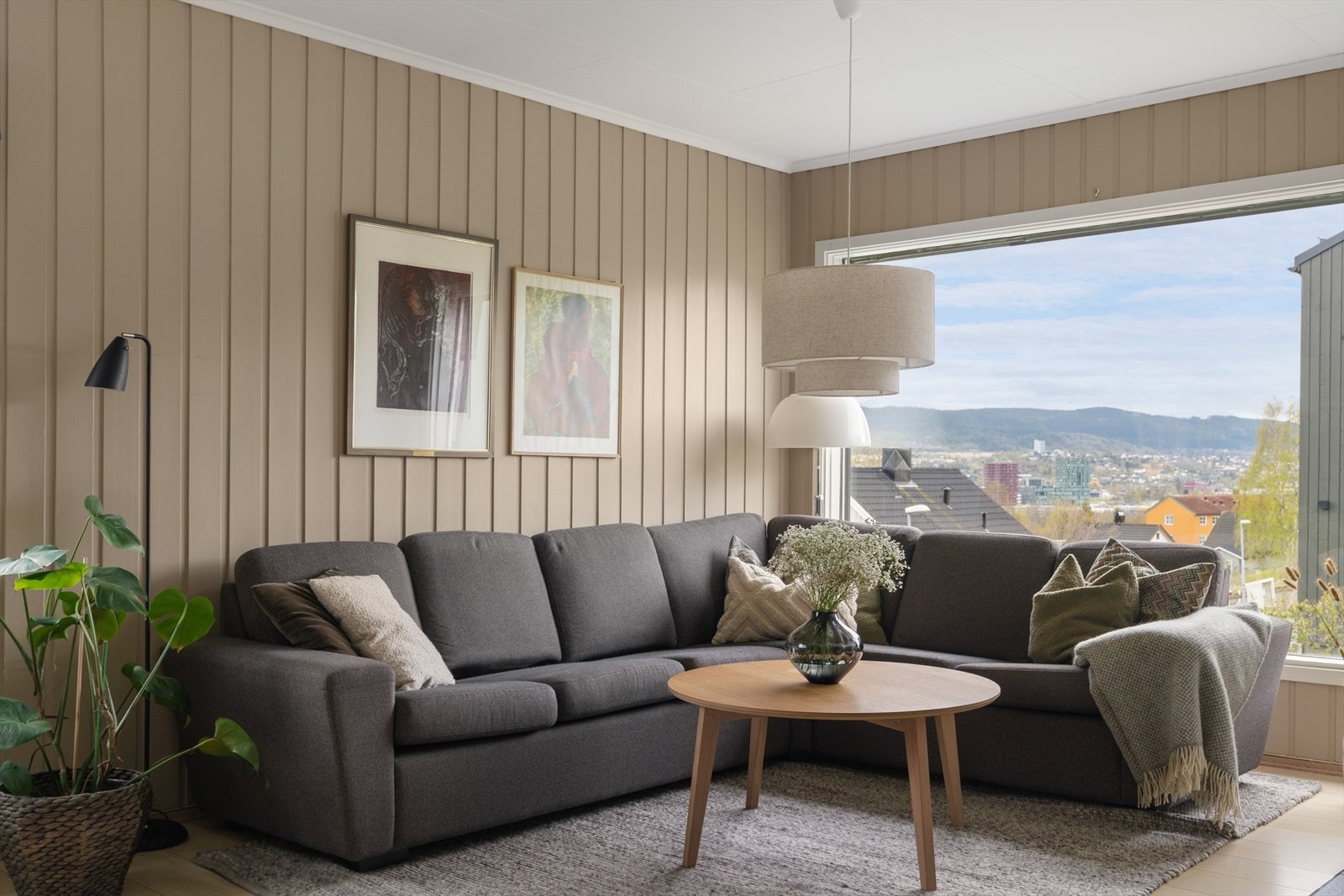 Hovedetasjen har "alt" man trenger på samme plan Galleribilde