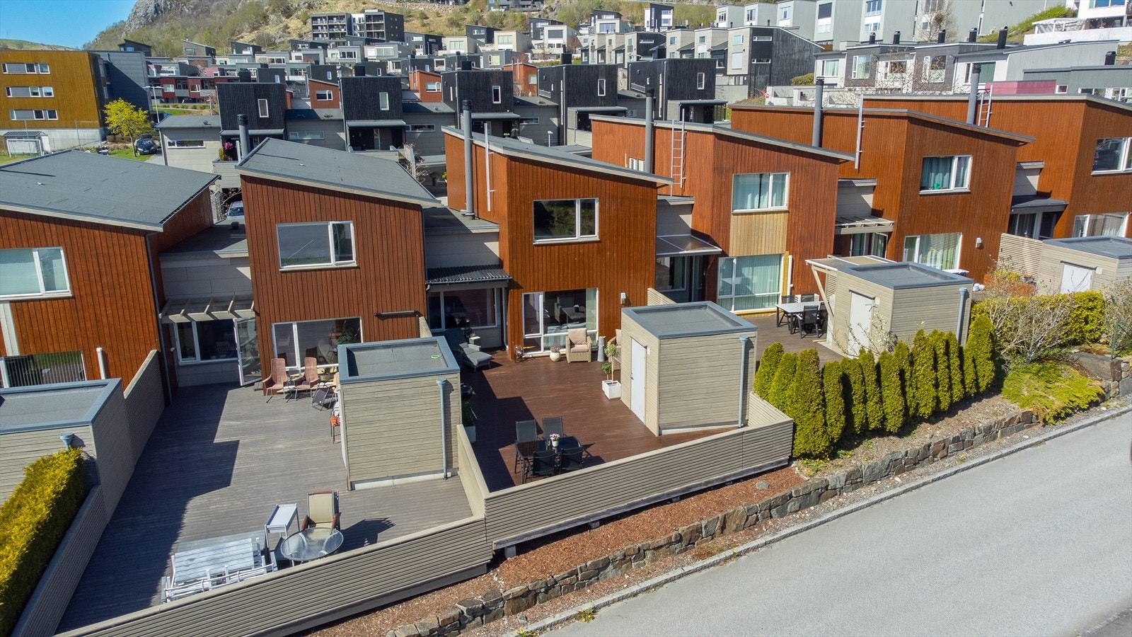 Attraktiv beliggenhet i et moderne og barnevennlig boligområde med gode solforhold. Galleribilde