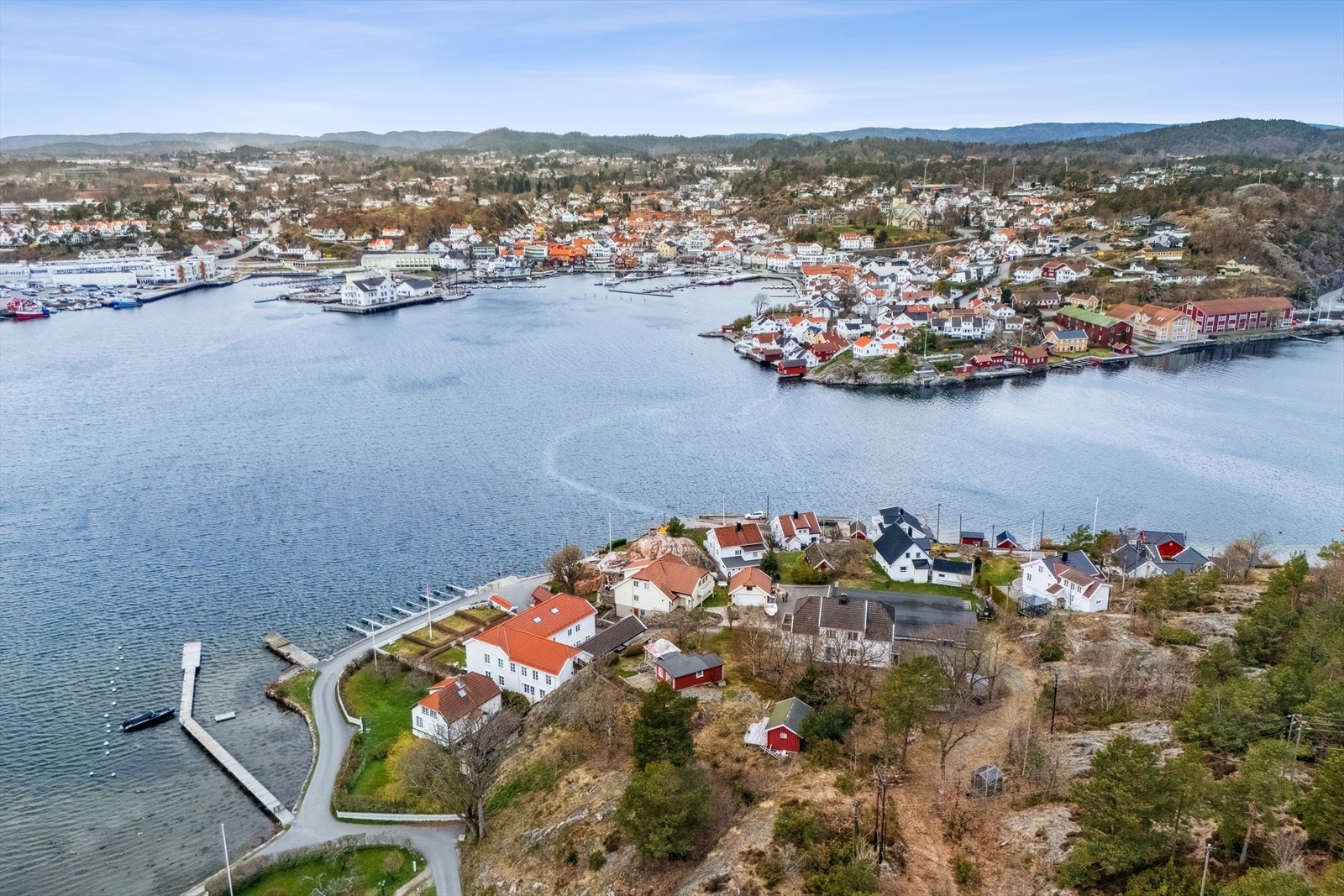 Området byr også på kort avstand til Hesnes Gartneri og en 9-hulls golfbane. Galleribilde