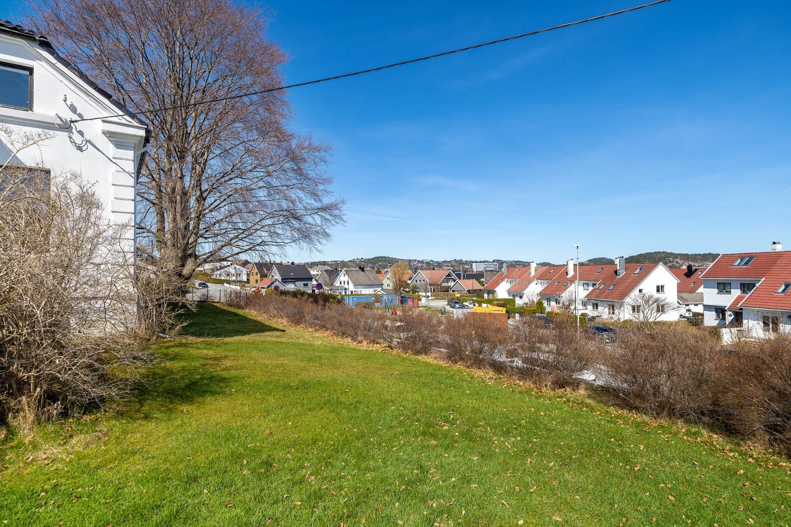 Boligen ligger på en liten høyde Galleribilde