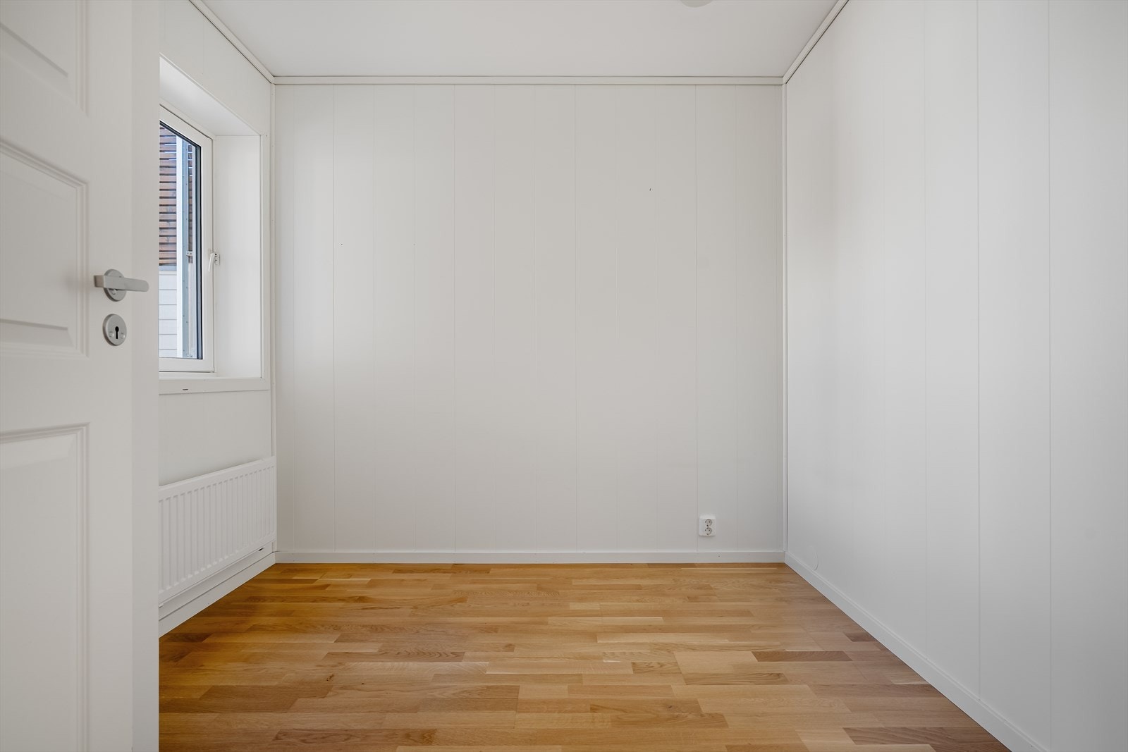 Soverom i 2.etasje med plass til seng og garderobeskap. Galleribilde