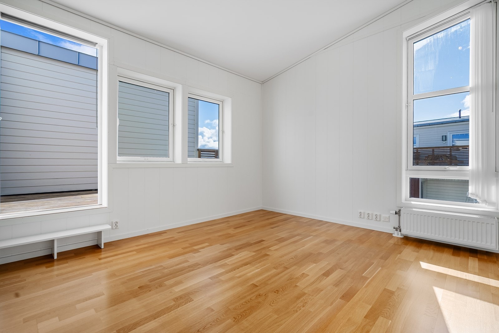Utgang til en av boligens to balkonger. Galleribilde