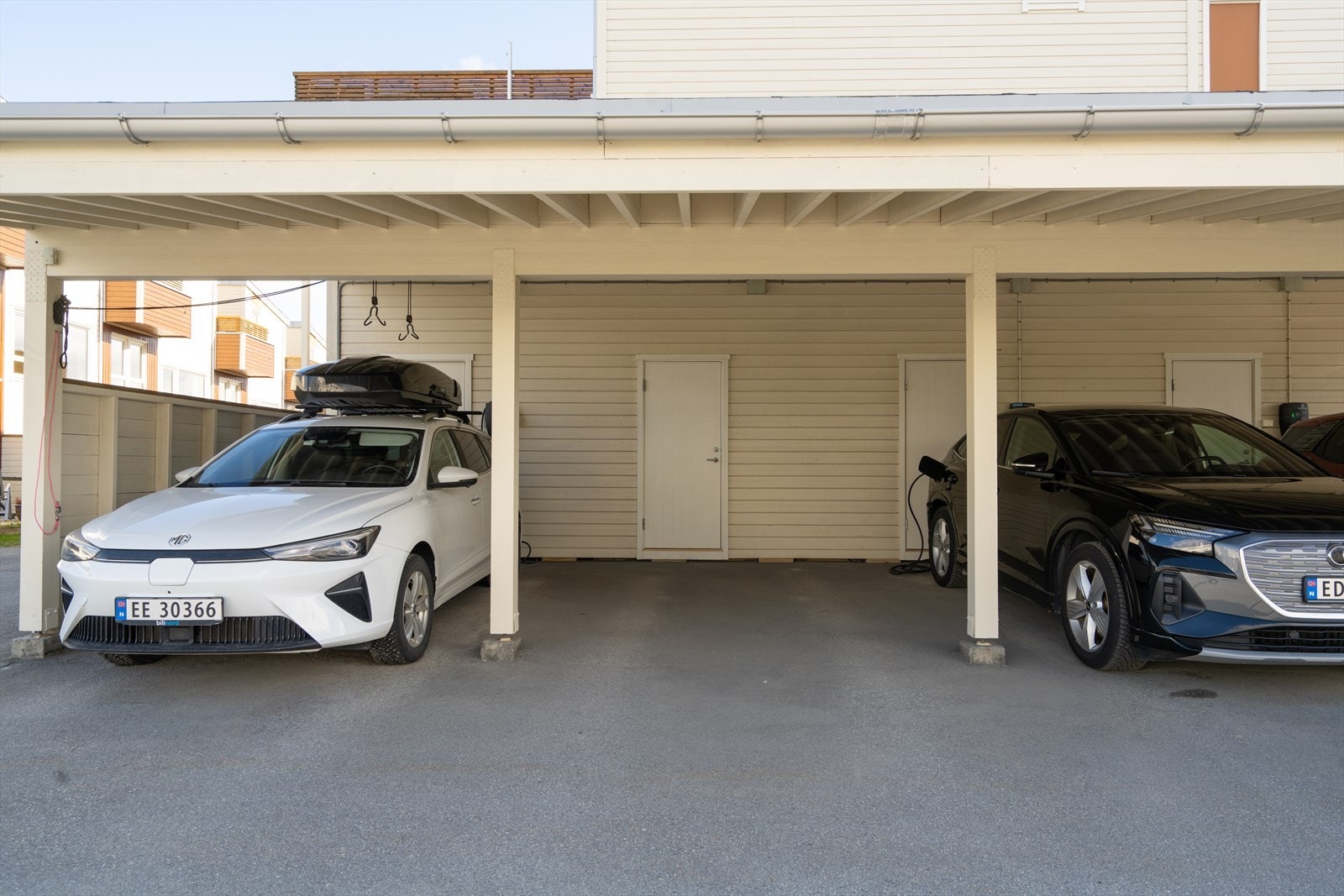 Carport med tilhørende sportsbod. Galleribilde