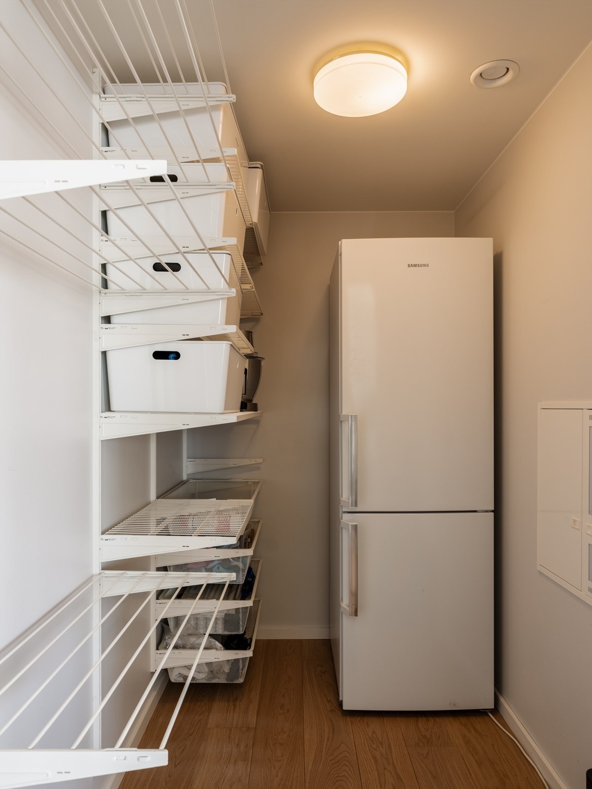 Innvendig bod som gjør det enkelt å holde boligen ryddig og oversiktlig. Galleribilde