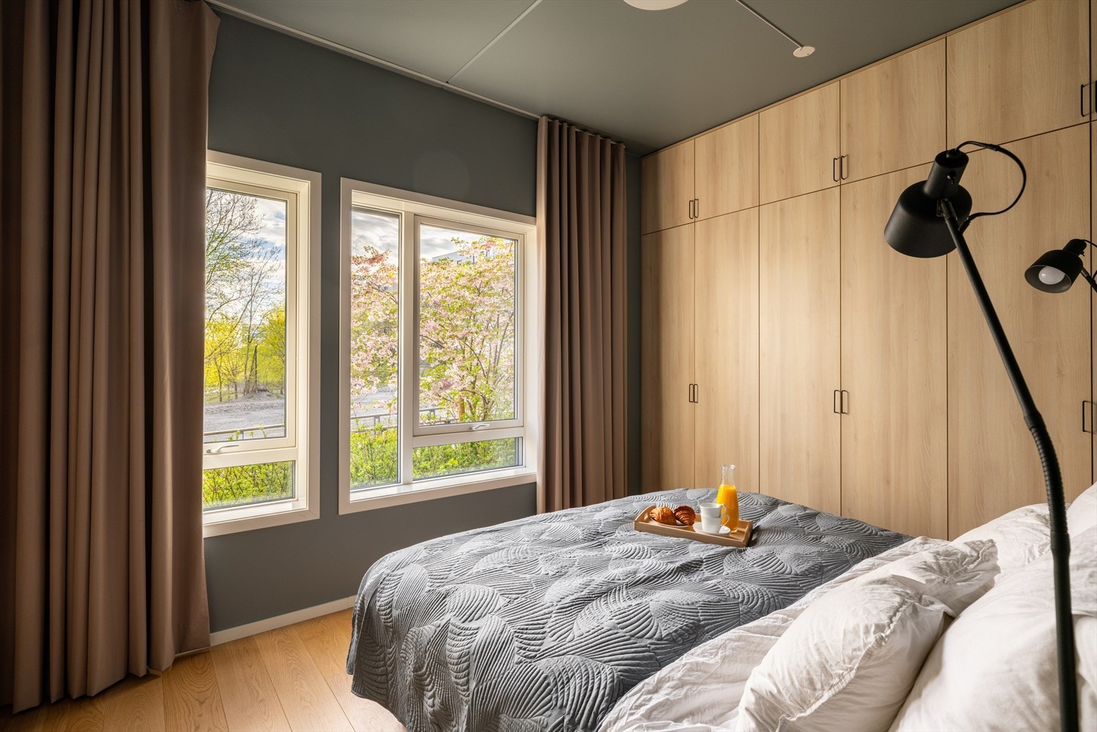 På soverommet er ingenting overlatt til tilfeldighetene, og rommet gir deg virkelig en følelse av å være på hotell. Galleribilde