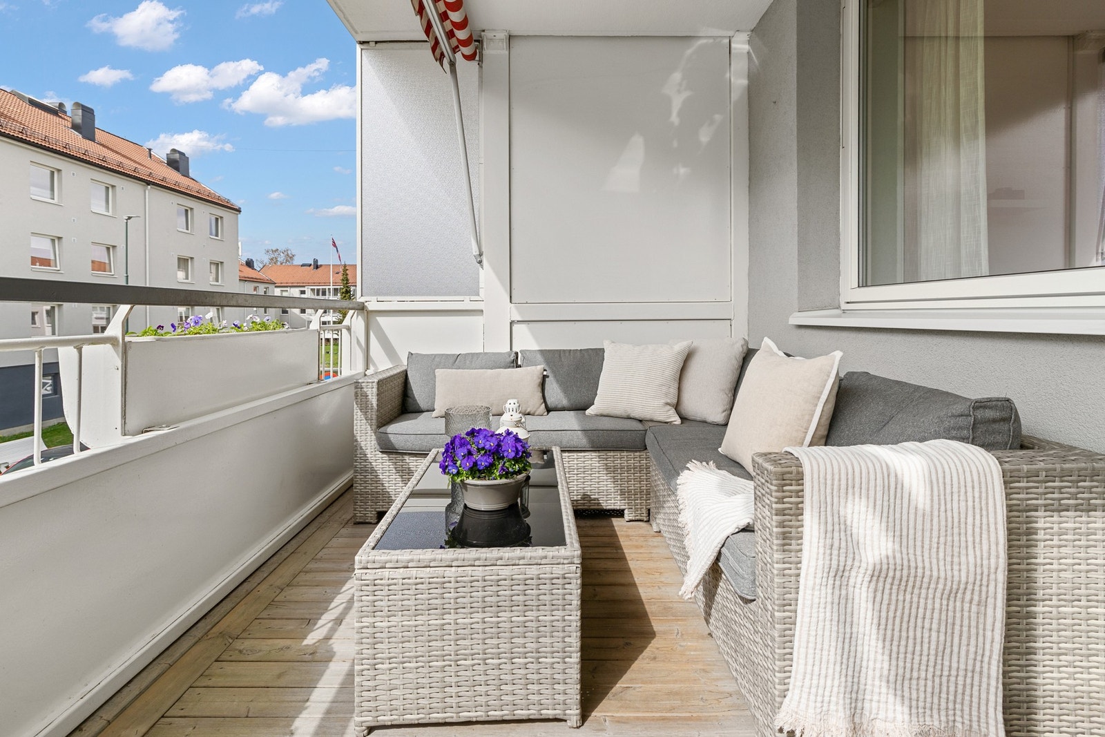 Sydvestvendt, overbygget balkong på ca. 8 m² Galleribilde