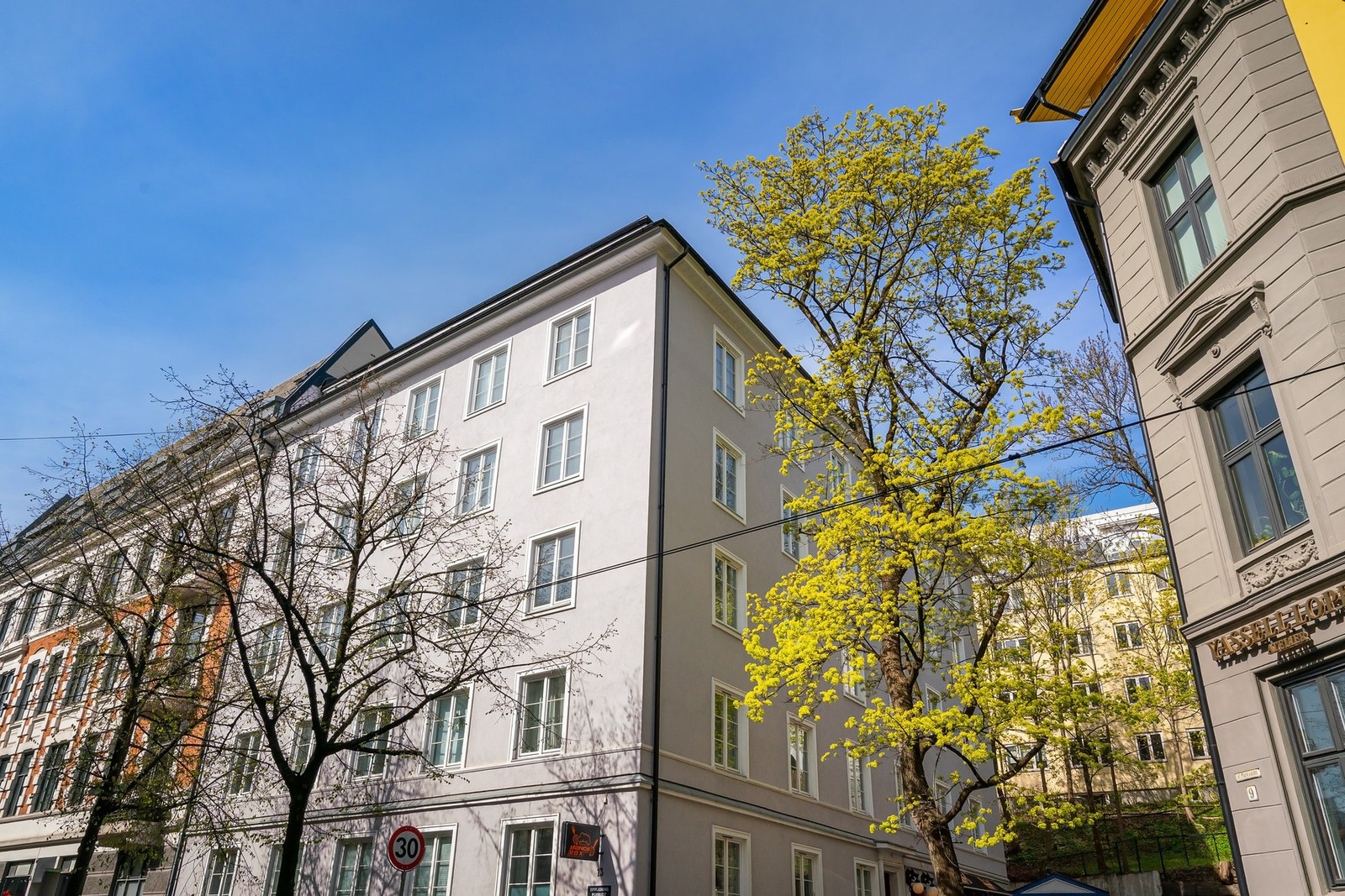 Parkveien 13, med sentral beliggenhet. Boligen ligger på baksiden Galleribilde