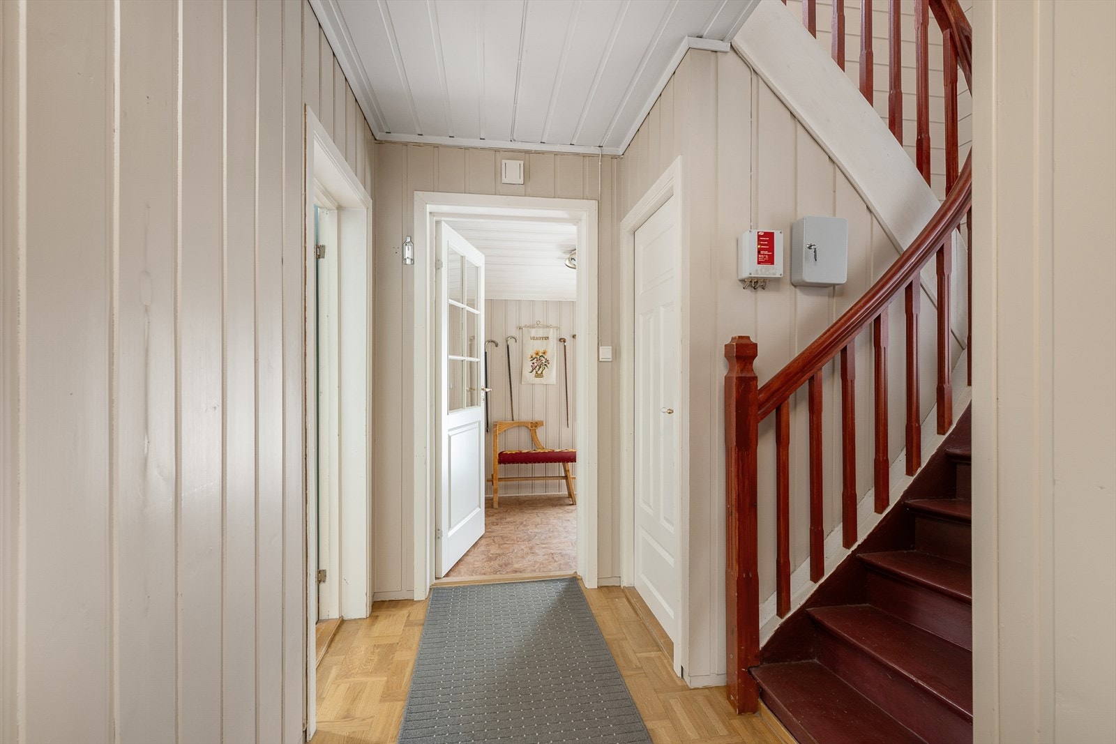 Tretrappen forbinder første og andre etasje. Galleribilde