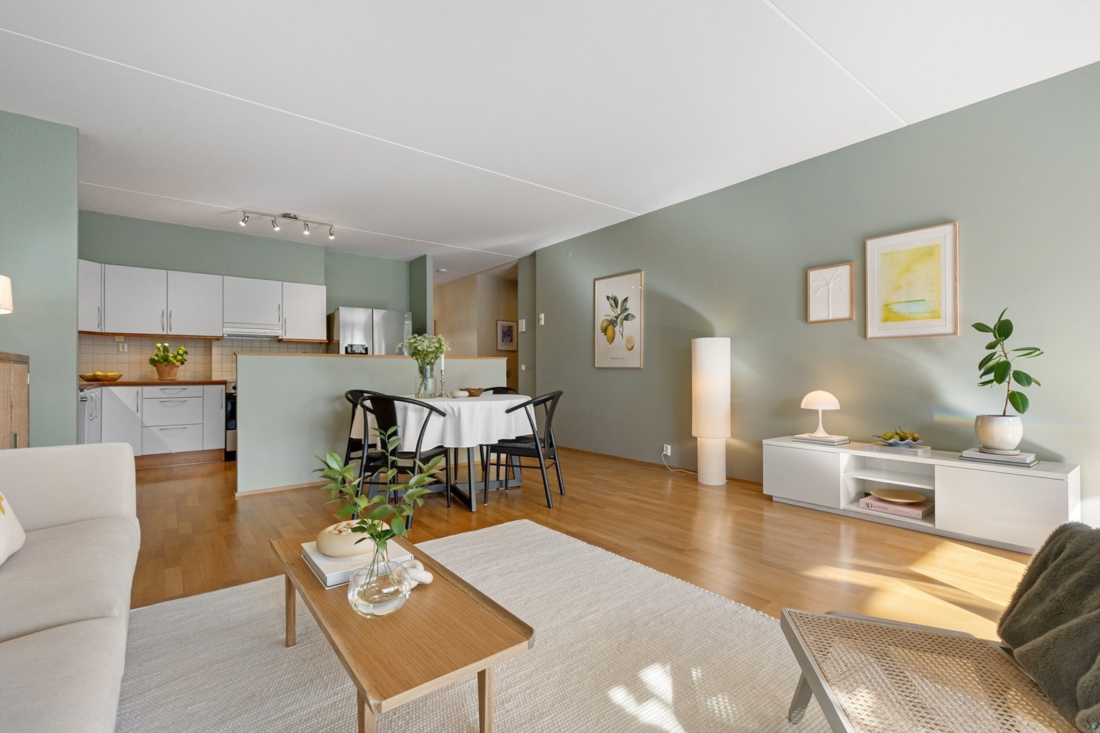 Den store stuen har god plass til flere soner. Galleribilde