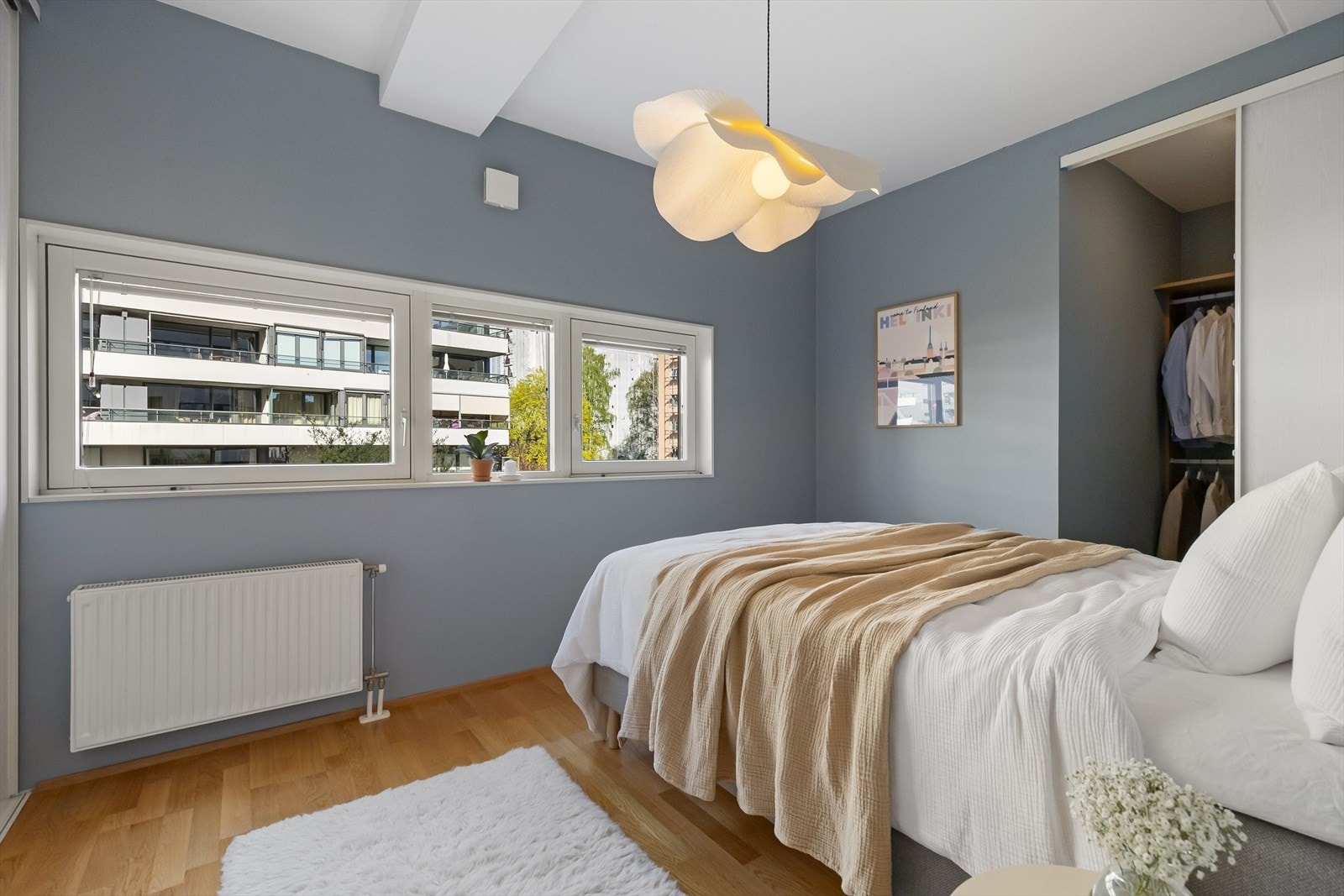 Romslig hovedsoverom med god plass til dobbeltseng. Galleribilde