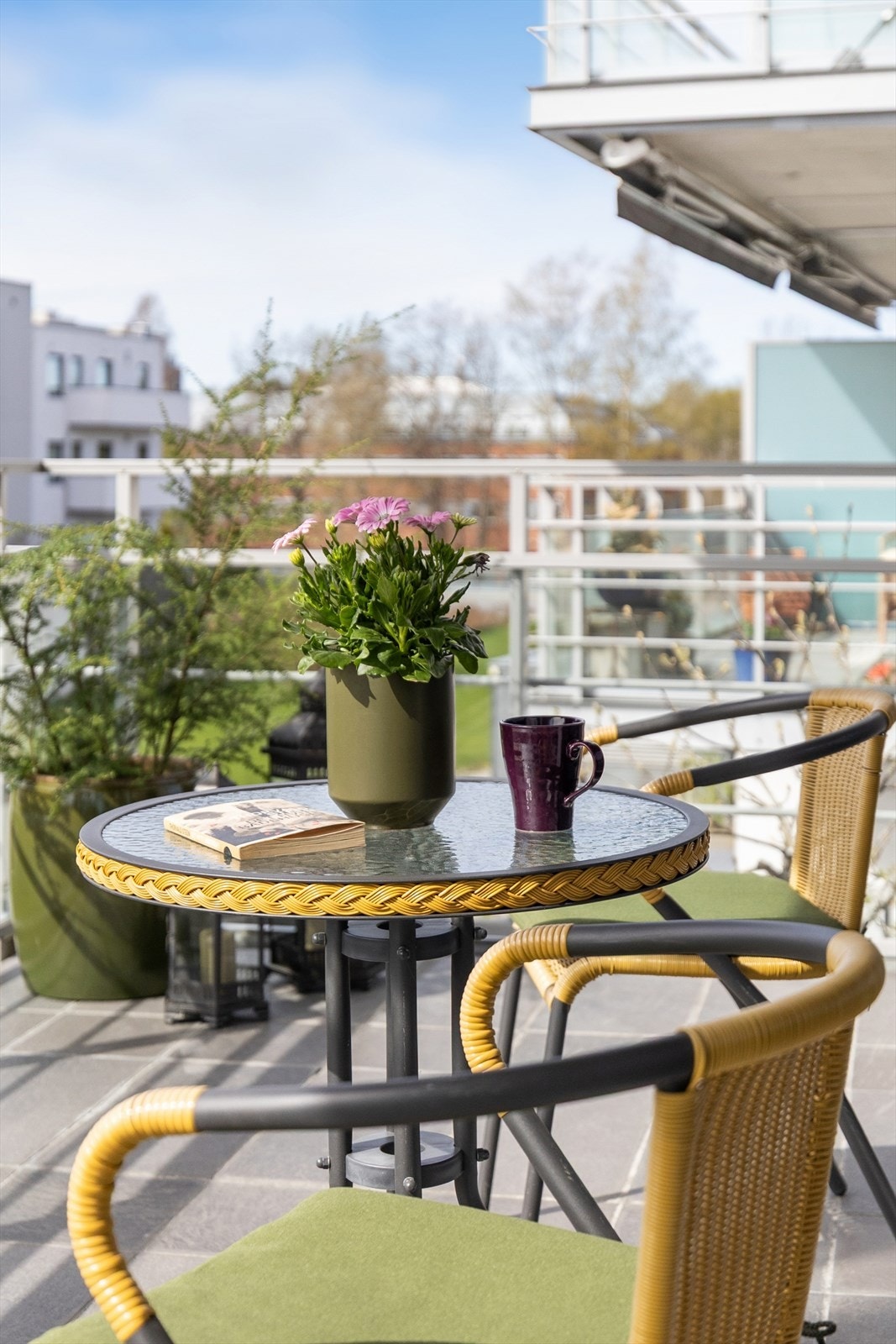 Her er det god plass til utemøbler, perfekt for å nyte ettermiddagene utendørs. Galleribilde