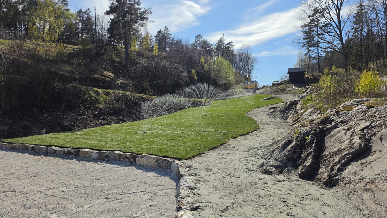 Nylig utviklet strandområde som bindes sammen med båthavnen gjennom en hyggelig bryggesti Galleribilde