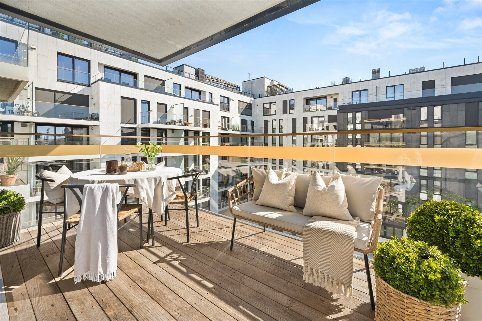 Her kan deilige sommerdager nytes med luftig utsyn. Galleribilde