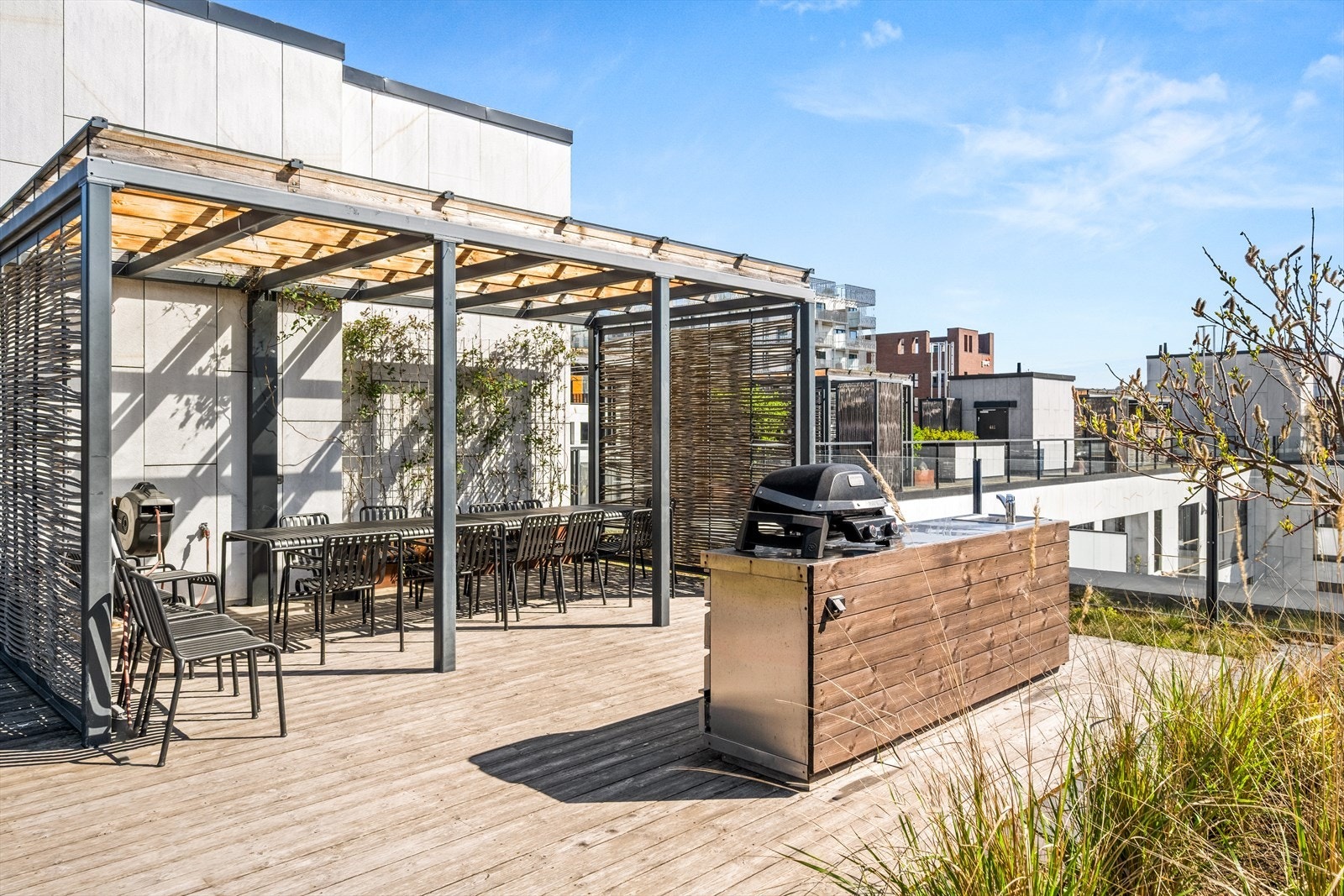 Sameiet har en stor felles takterrasse, med heis/trapp opp i oppgang 47 og 53. Galleribilde