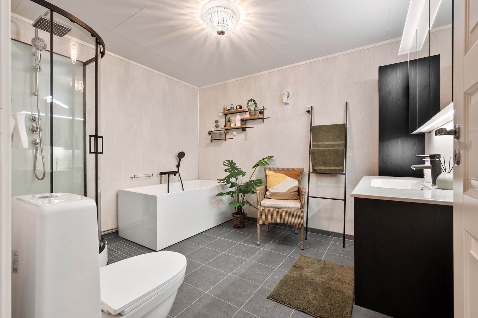 Badet i underetasjen ble renovert i 2024 Galleribilde