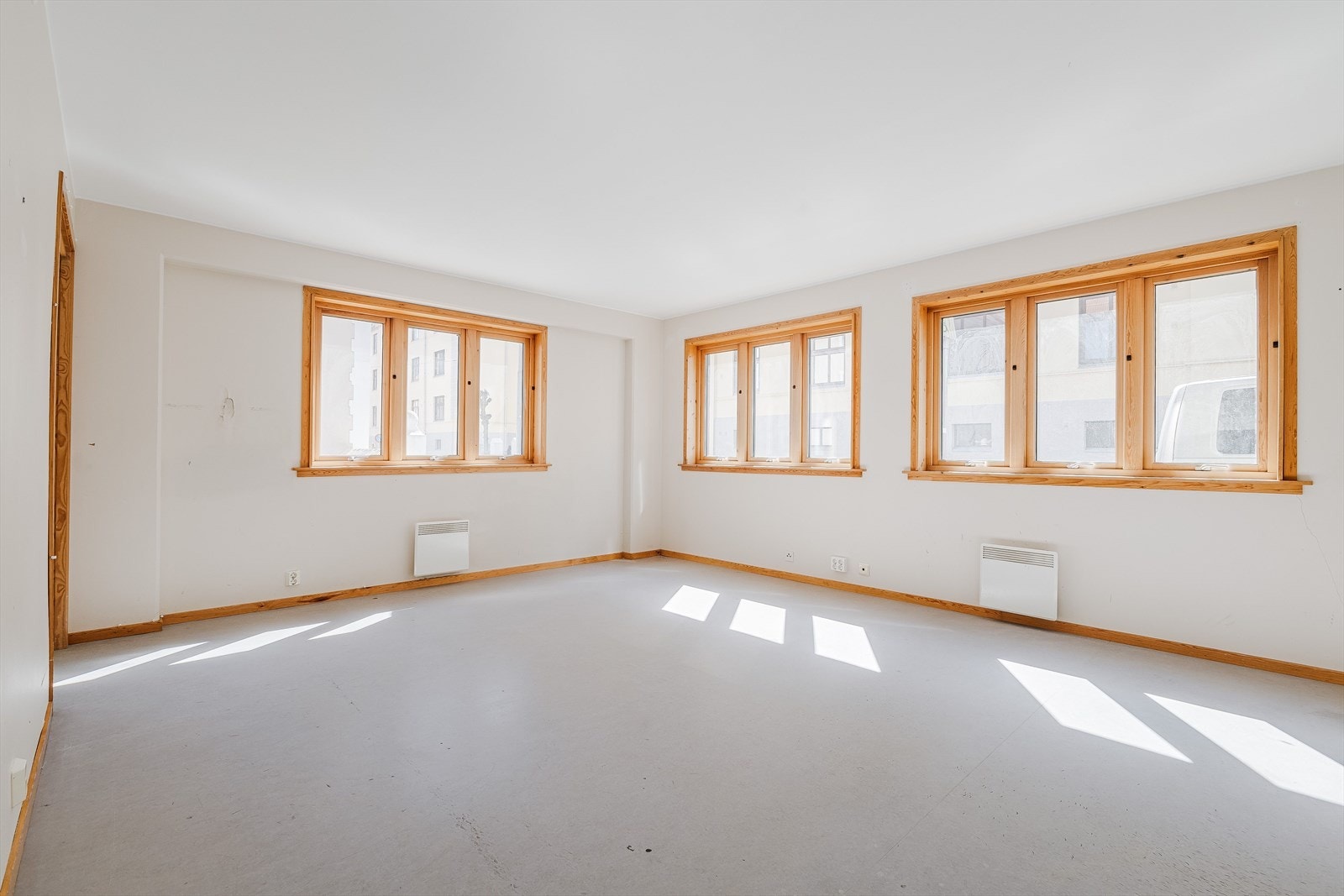Godt med vinduer i stue og kjøkken Galleribilde