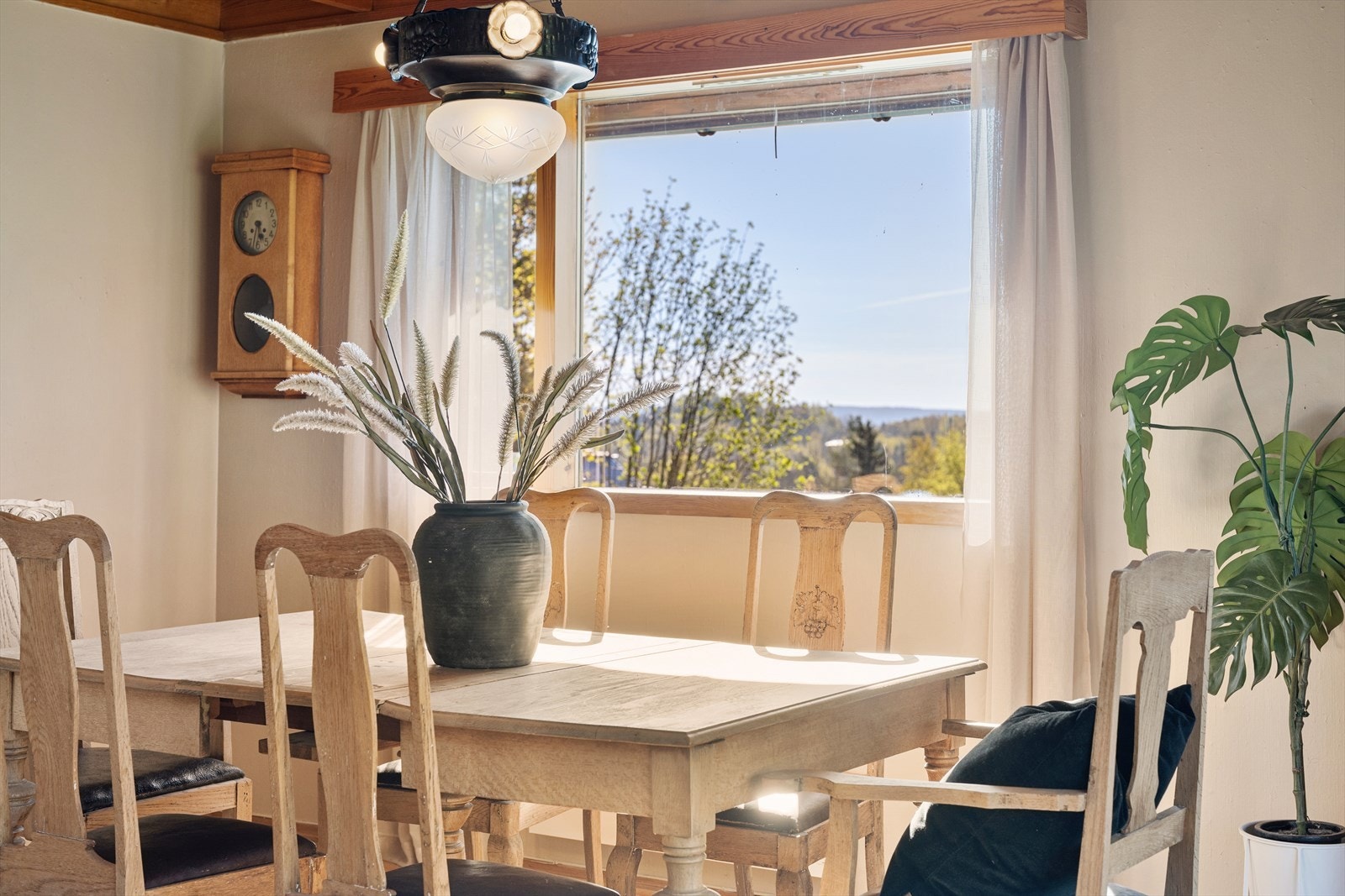 Store vindusflater gir godt med lysinnslipp. Galleribilde