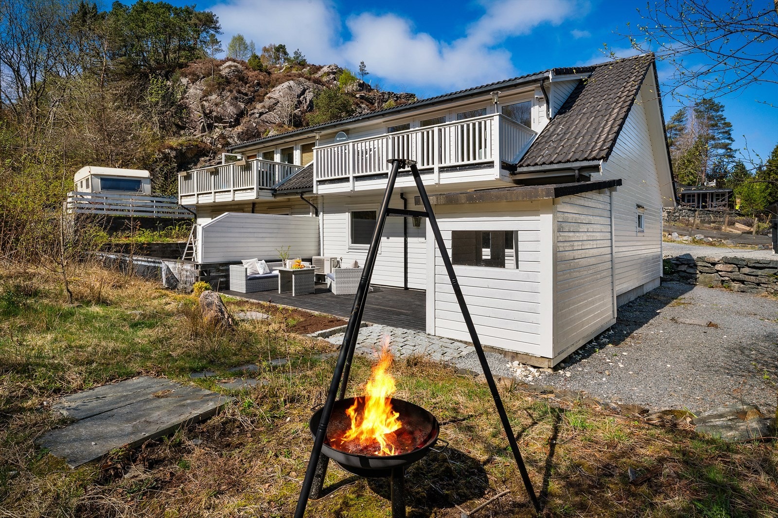 - Markterrasse på 35m² med videre tilkomst til hage - Galleribilde