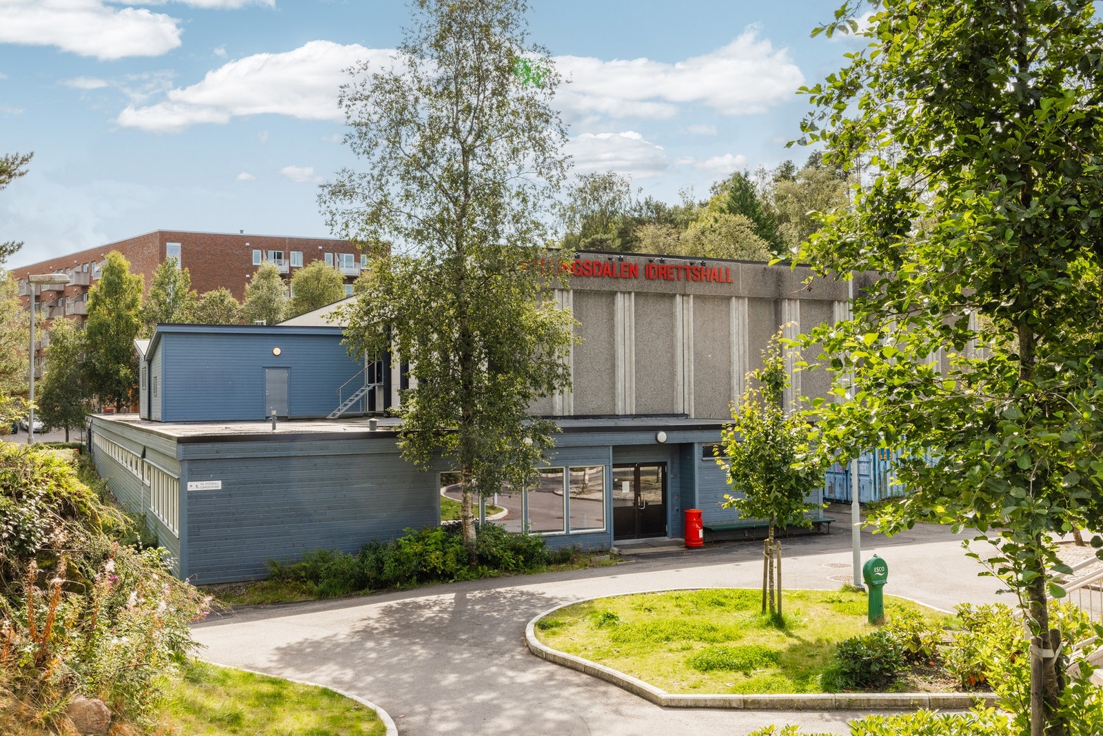 Det er kort vei til Fyllingsdalen idrettshall. Galleribilde