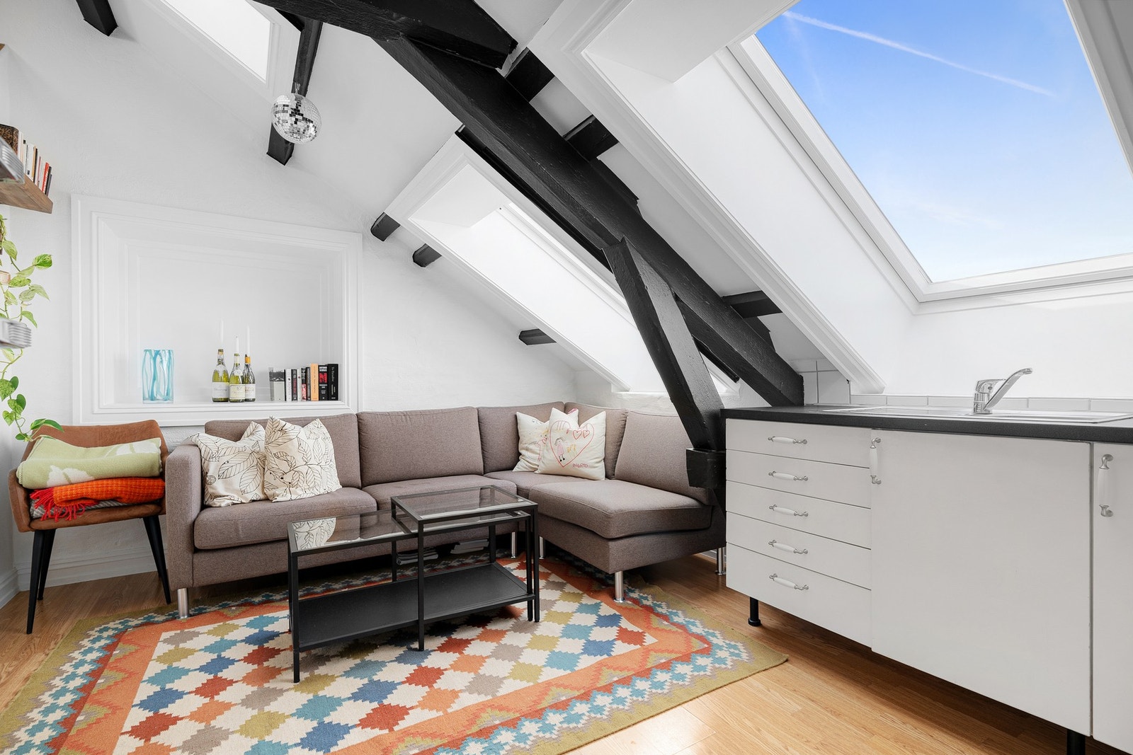 Velkommen til Schweigaards gate 81, presentert av &Partners avd. Grünerløkka ved Linus Juell, tlf. 98 64 77 21. Galleribilde
