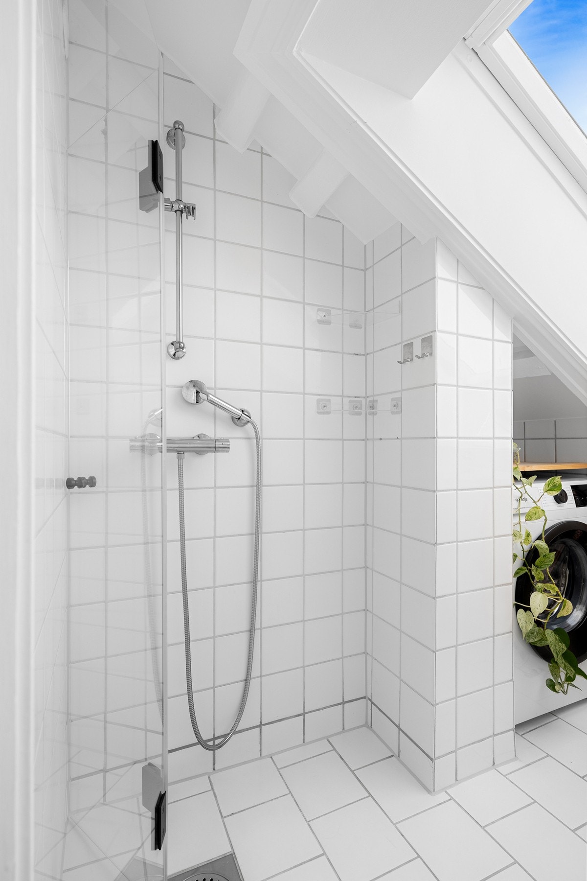 Varmekabler i gulvet på badet. Galleribilde