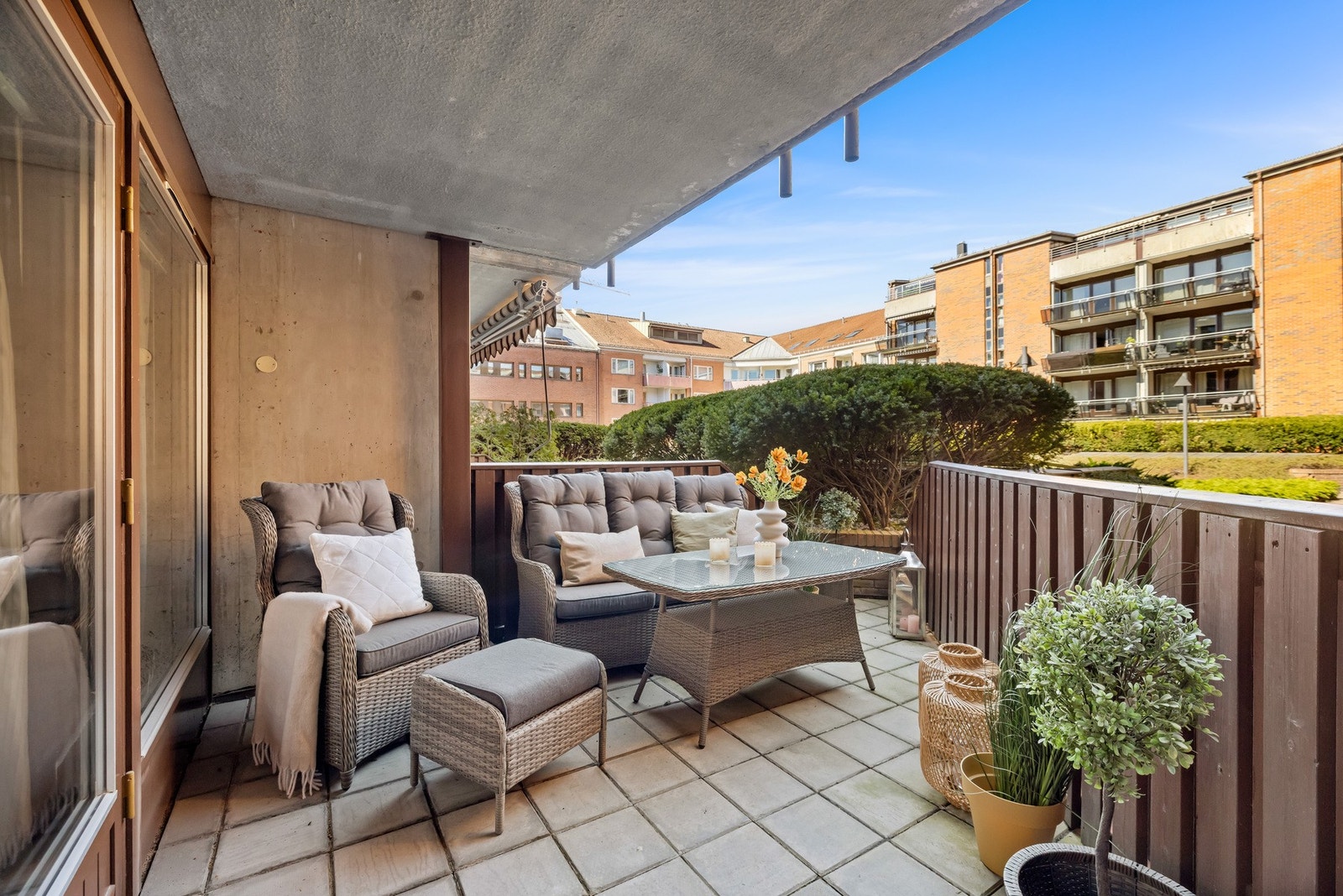 Fra stuen er det direkte utgang til en herlig markterrasse på ca. 13 m². Galleribilde