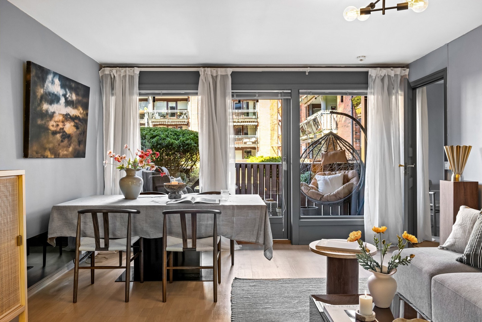 Her bor du i et veldrevet sameie med flotte fellesområder og "easy living"-kvaliteter som heis, garasjeplass og butikk i byggets første etasje. Galleribilde