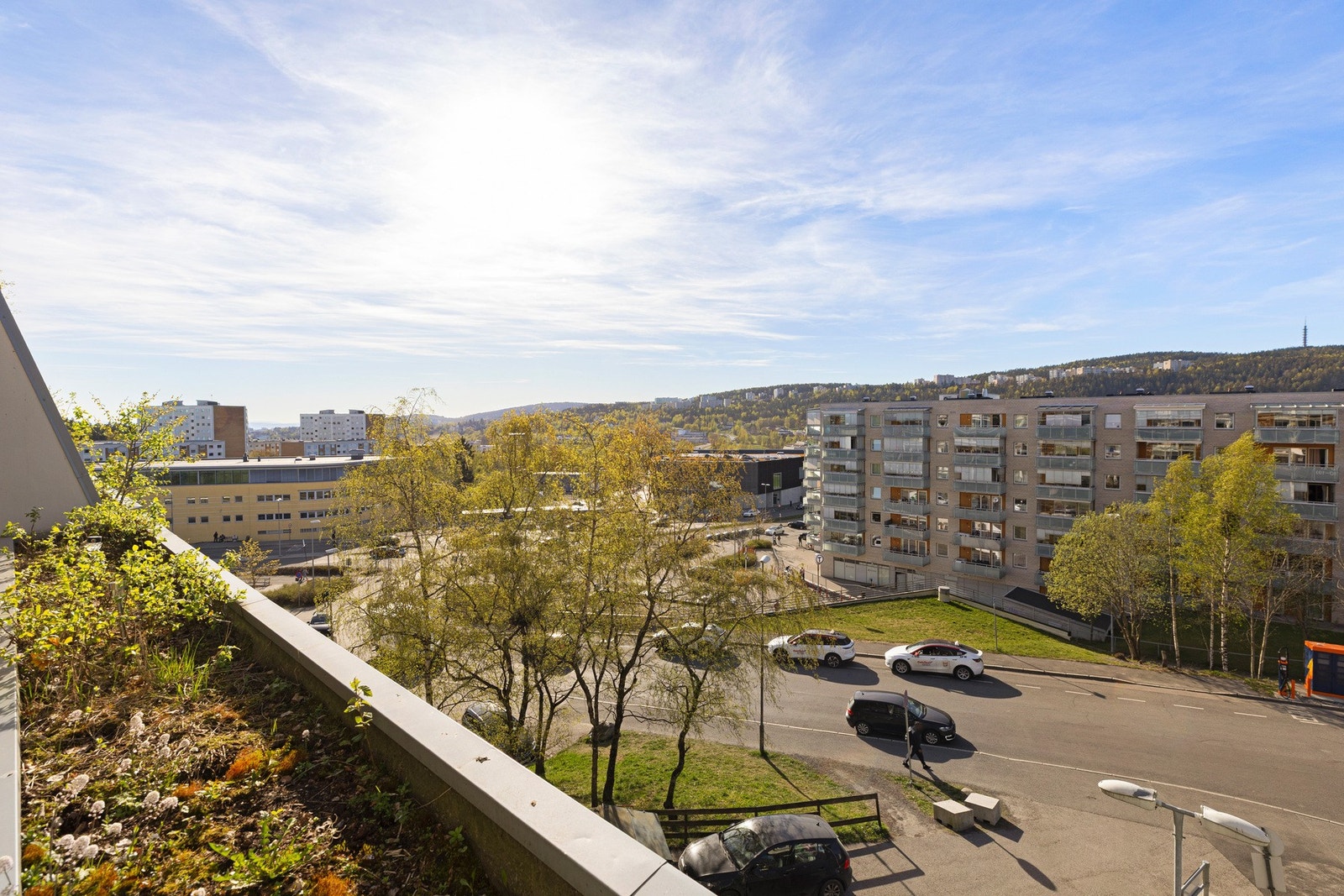 Balkongen vender riktig vei, her er det kun nyte utsikten. Galleribilde