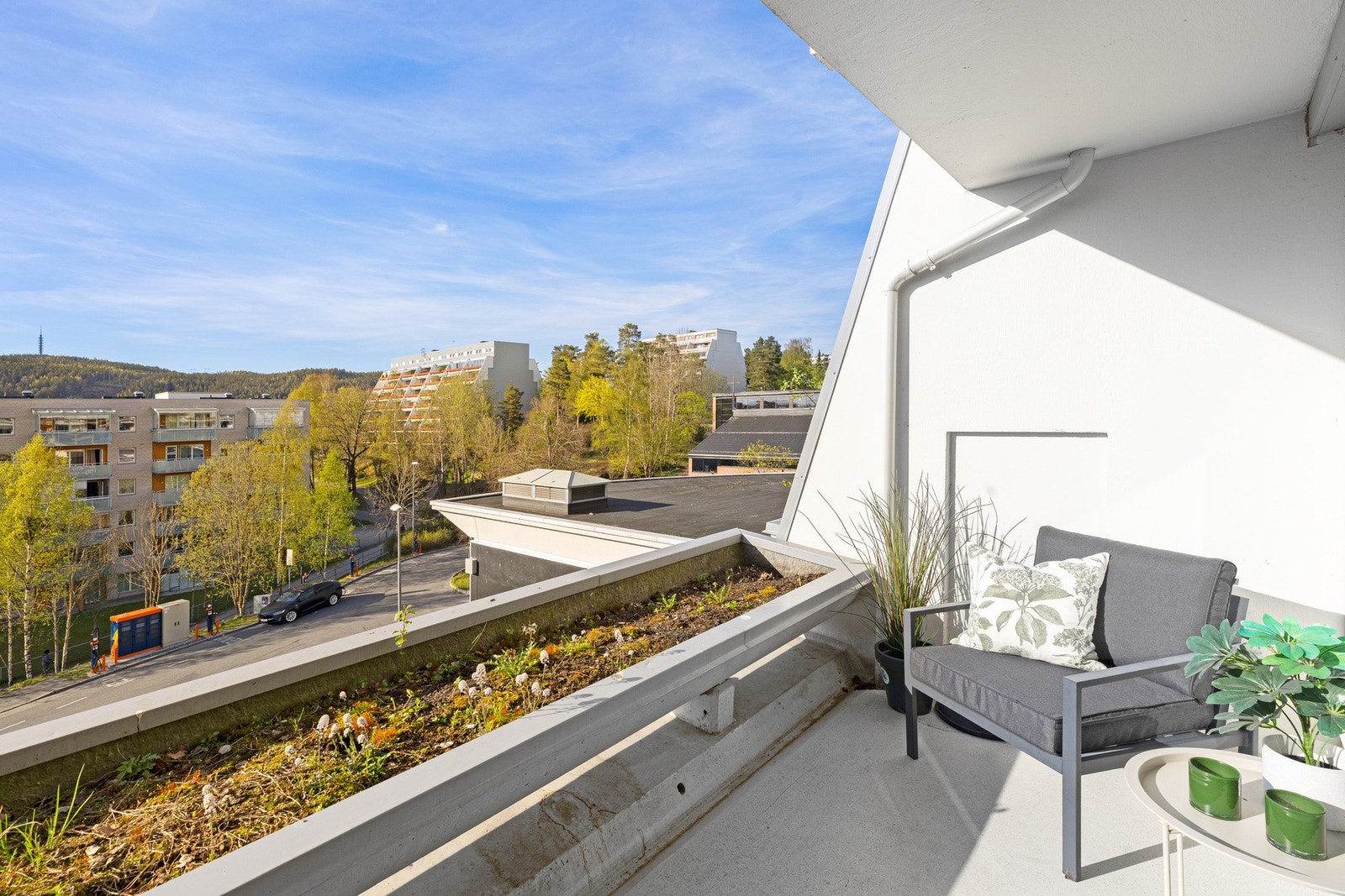 Rikelig med plass til utemøbler - et perfekt sted for late sommerdager! Galleribilde