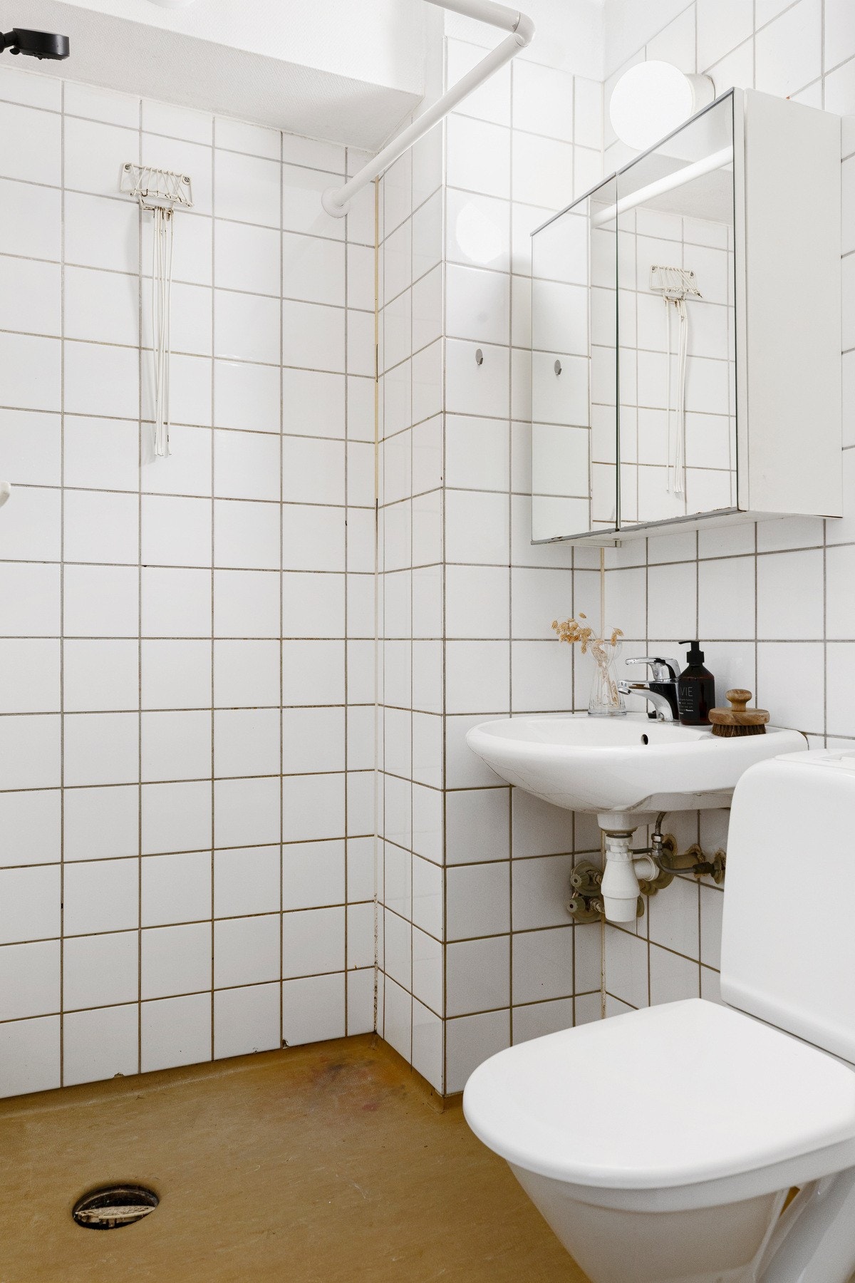 Romslig bad med det du skulle trenge. Galleribilde