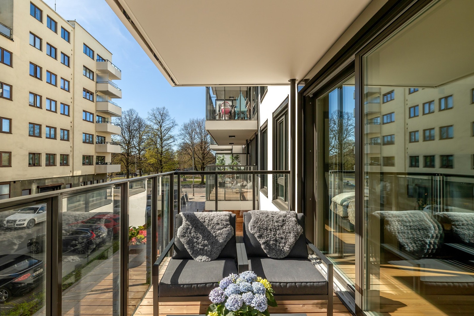 Varme dager kan nytes på leilighetens balkong eller på sameiets felles takterrasser Galleribilde